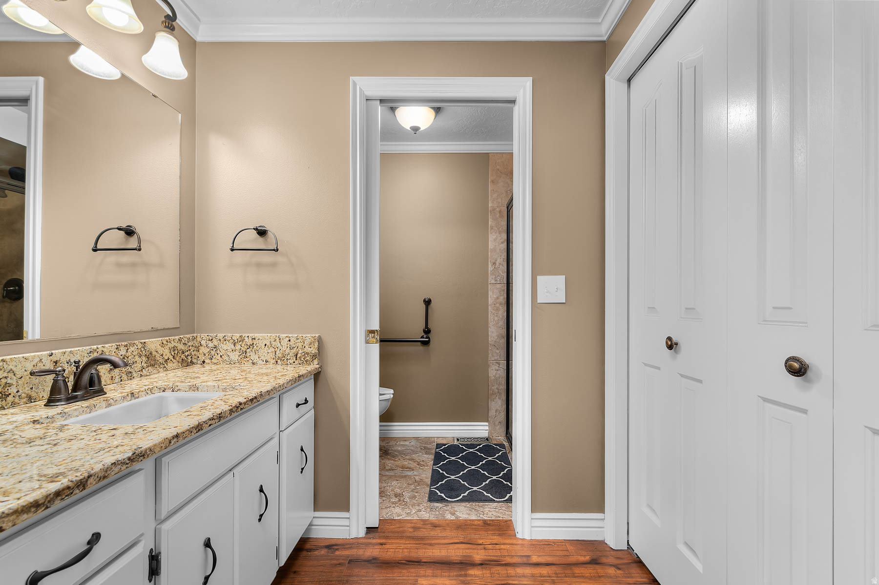 COUNTRY OAKS - Residential