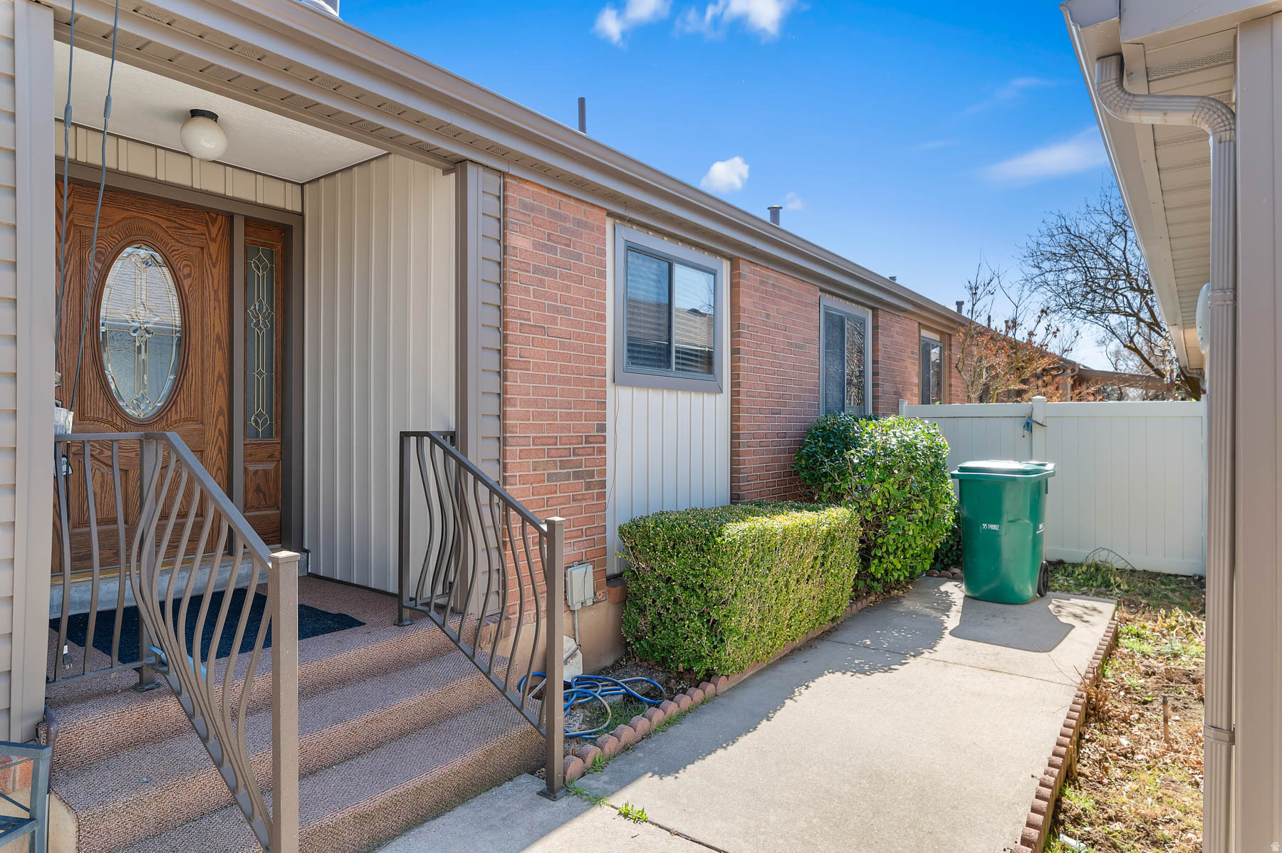 COUNTRY OAKS - Residential