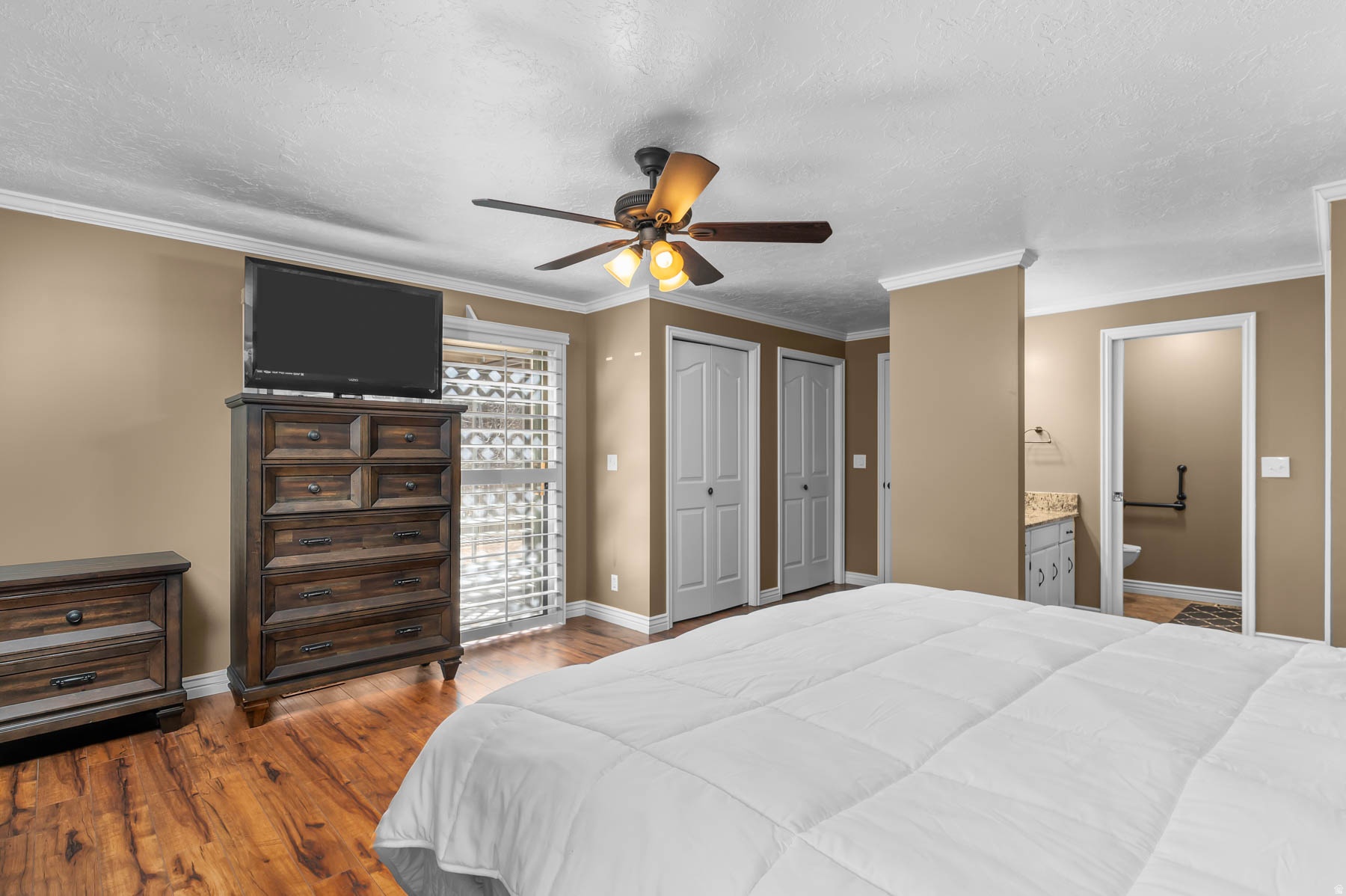 COUNTRY OAKS - Residential