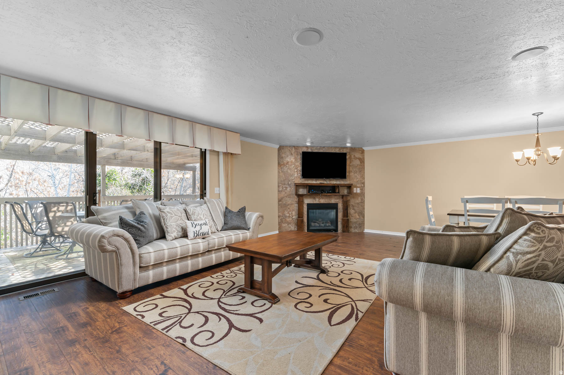 COUNTRY OAKS - Residential