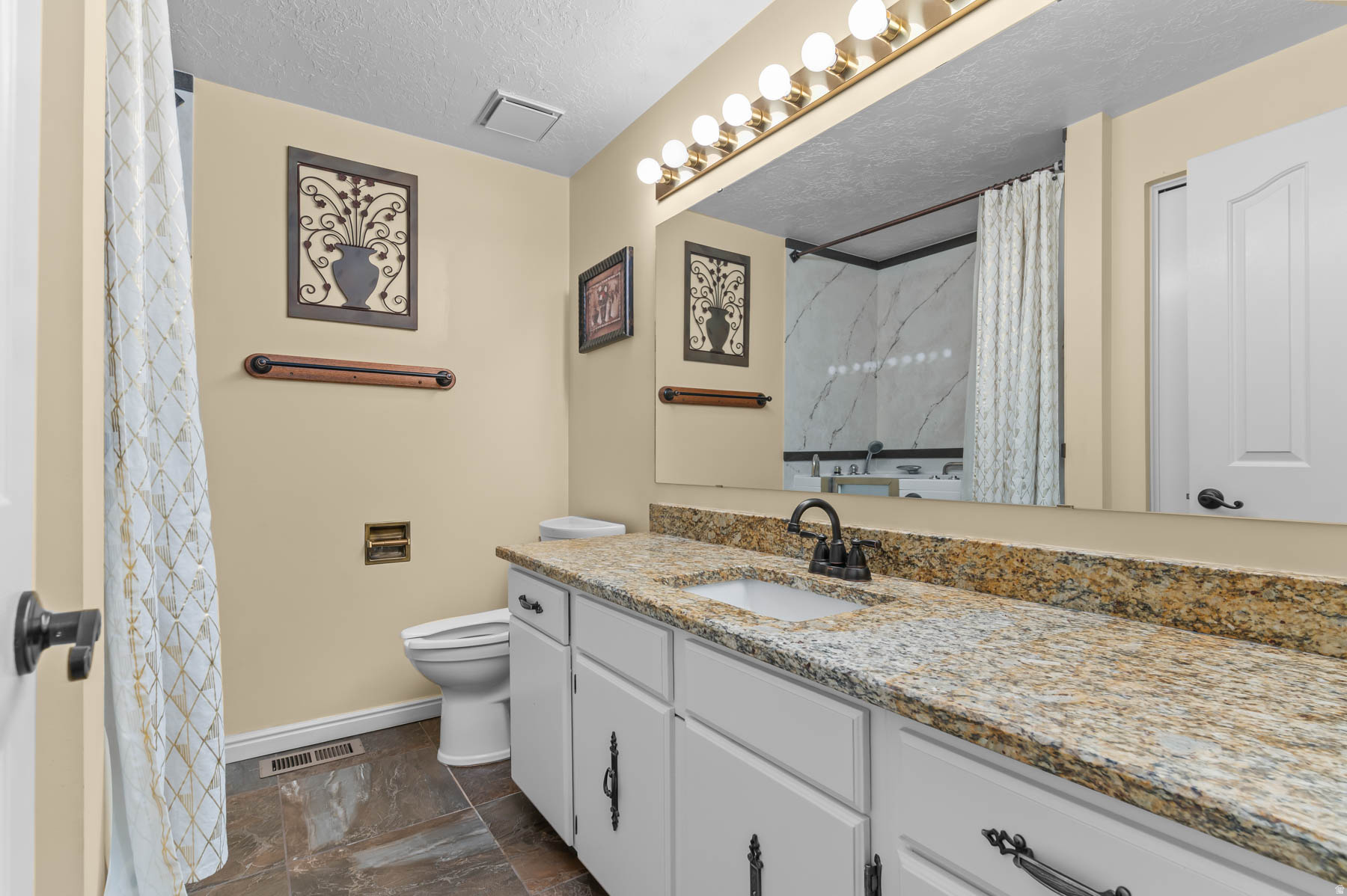 COUNTRY OAKS - Residential