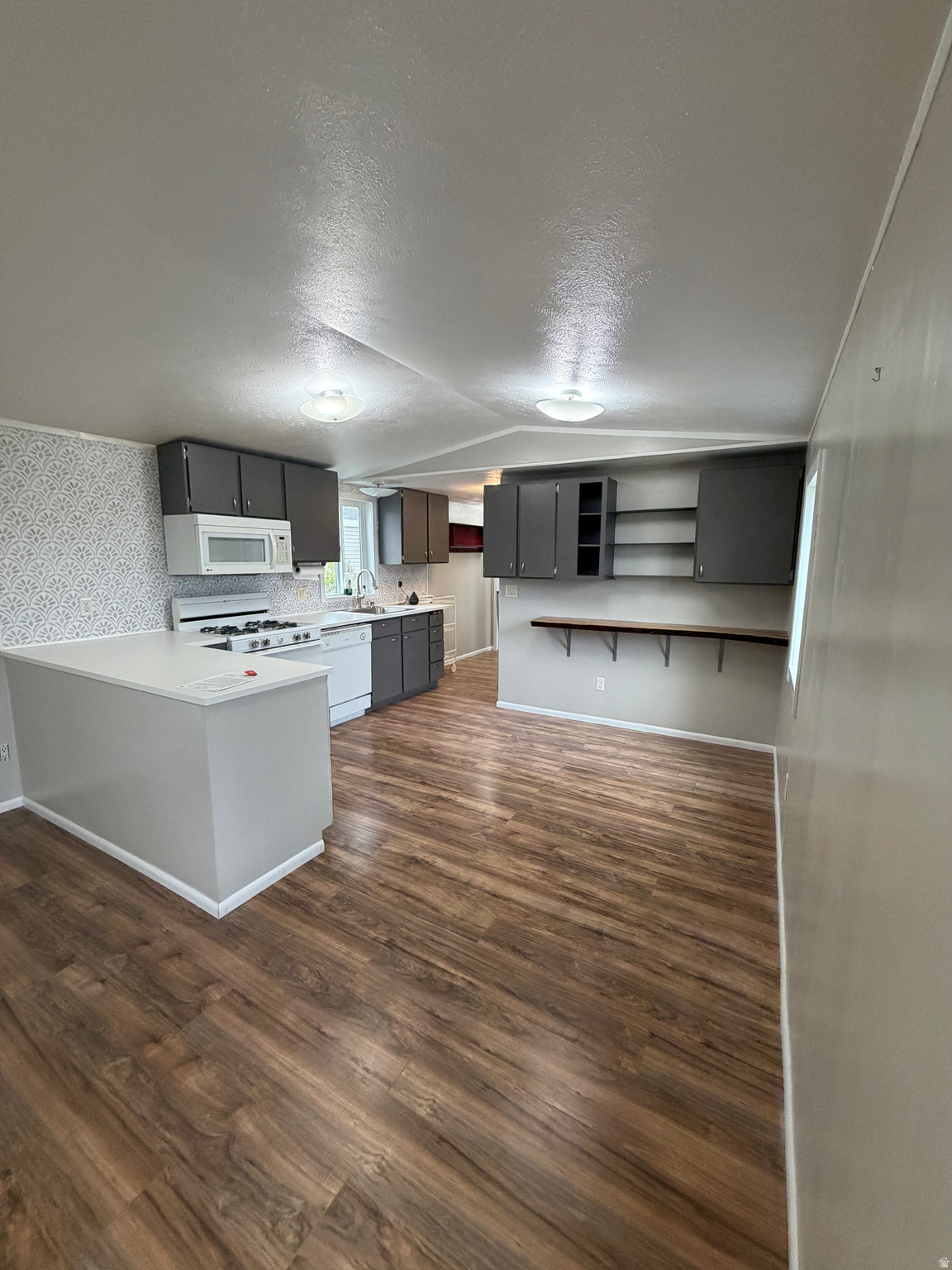 TOWN AND COUNTRY ESTATES - Residential