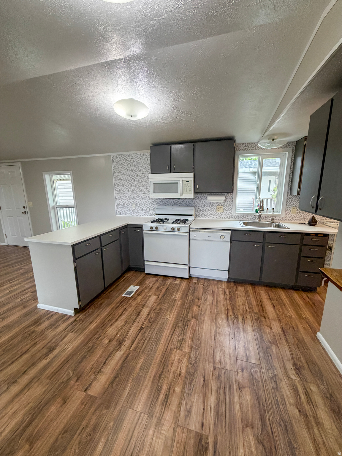 TOWN AND COUNTRY ESTATES - Residential