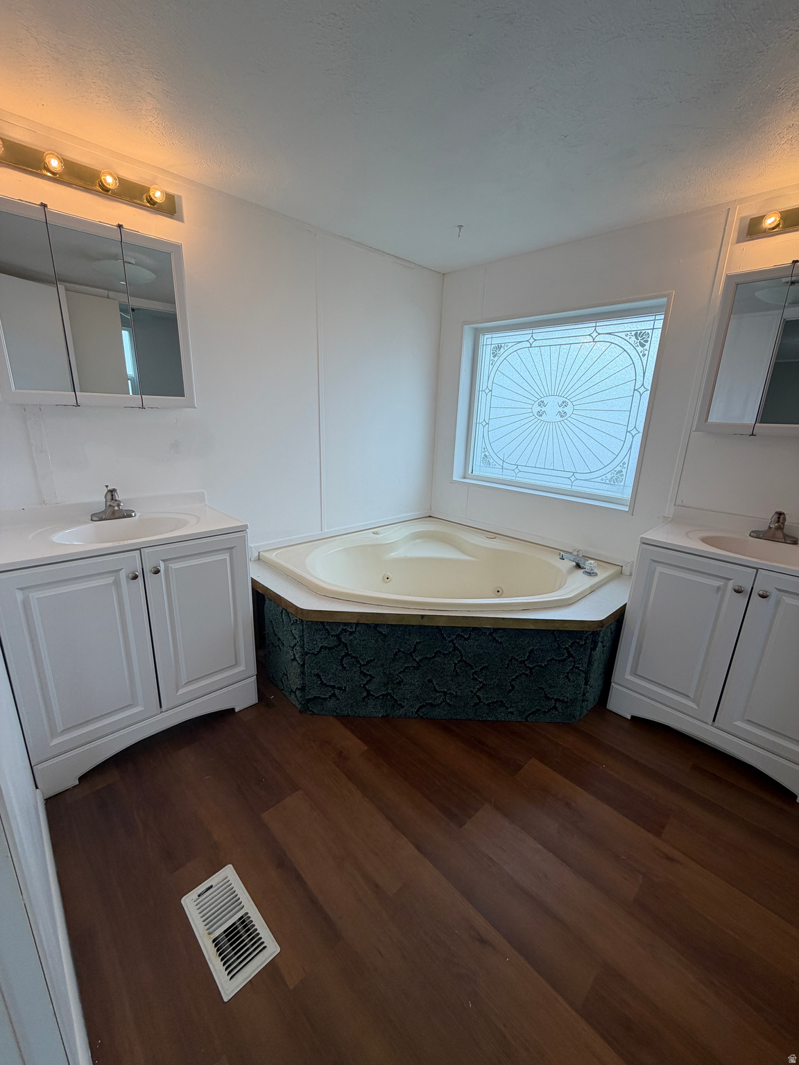 TOWN AND COUNTRY ESTATES - Residential