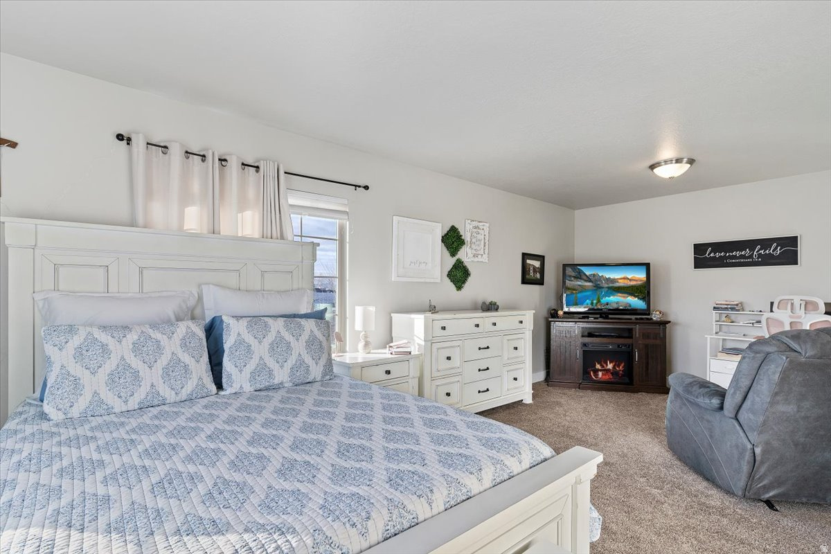 YALE CREST - Residential