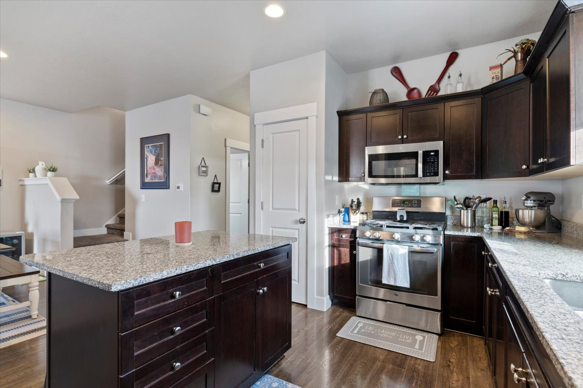 YALE CREST - Residential