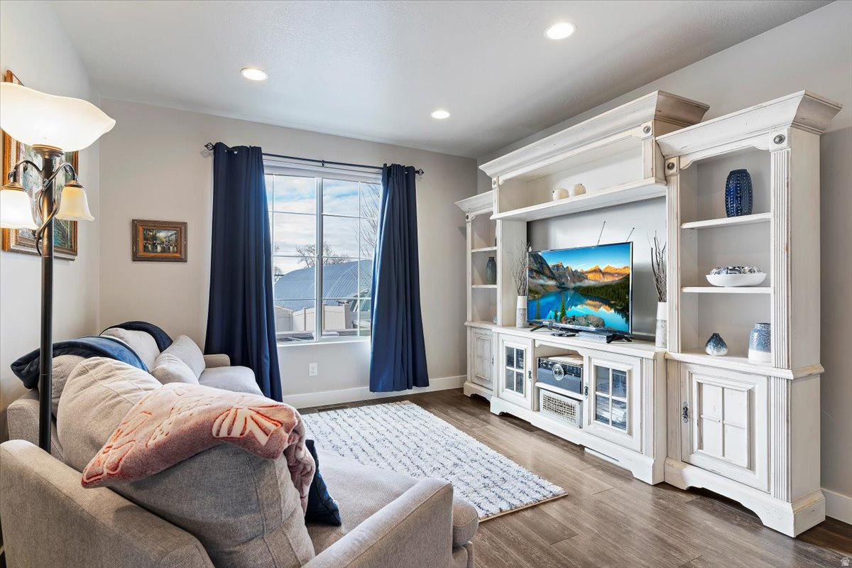 YALE CREST - Residential