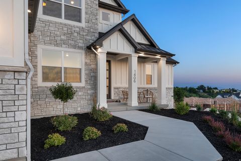 Tiny photo for 623 S 125 E, Hyde Park, UT 84318 (MLS # 2135409)