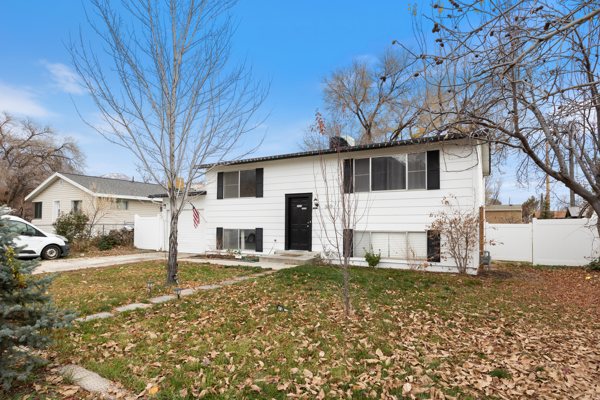 CANYON ROAD - Residential