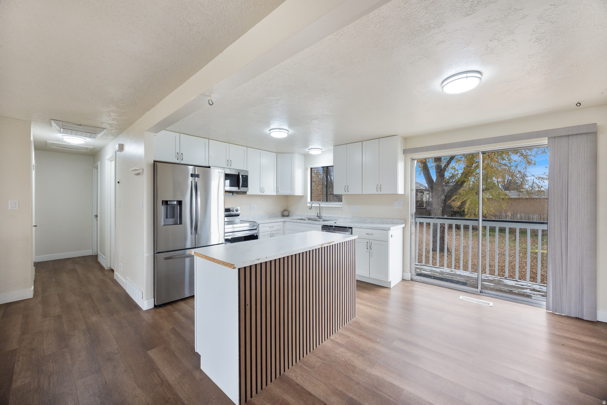 CANYON ROAD - Residential