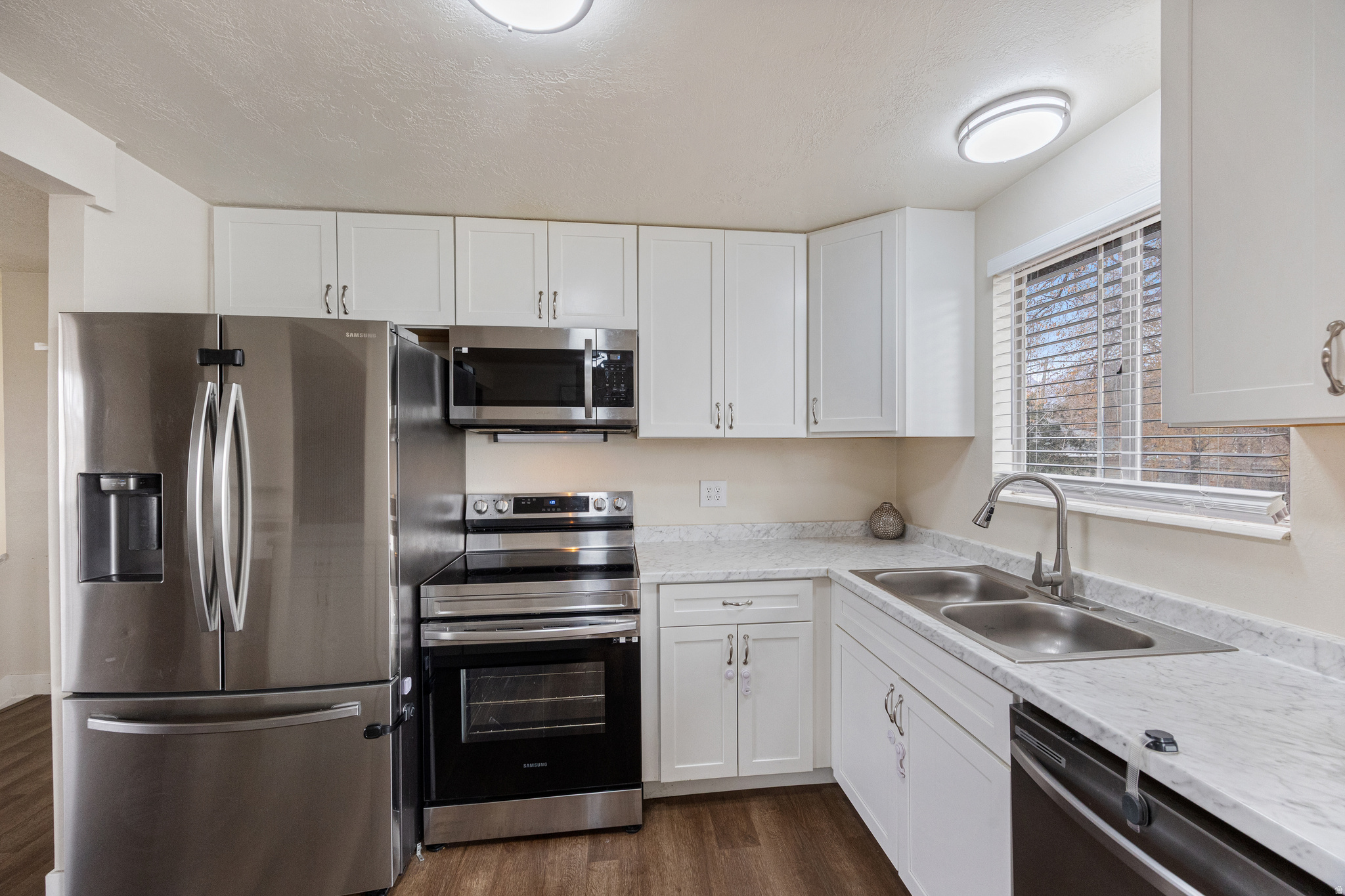 CANYON ROAD - Residential