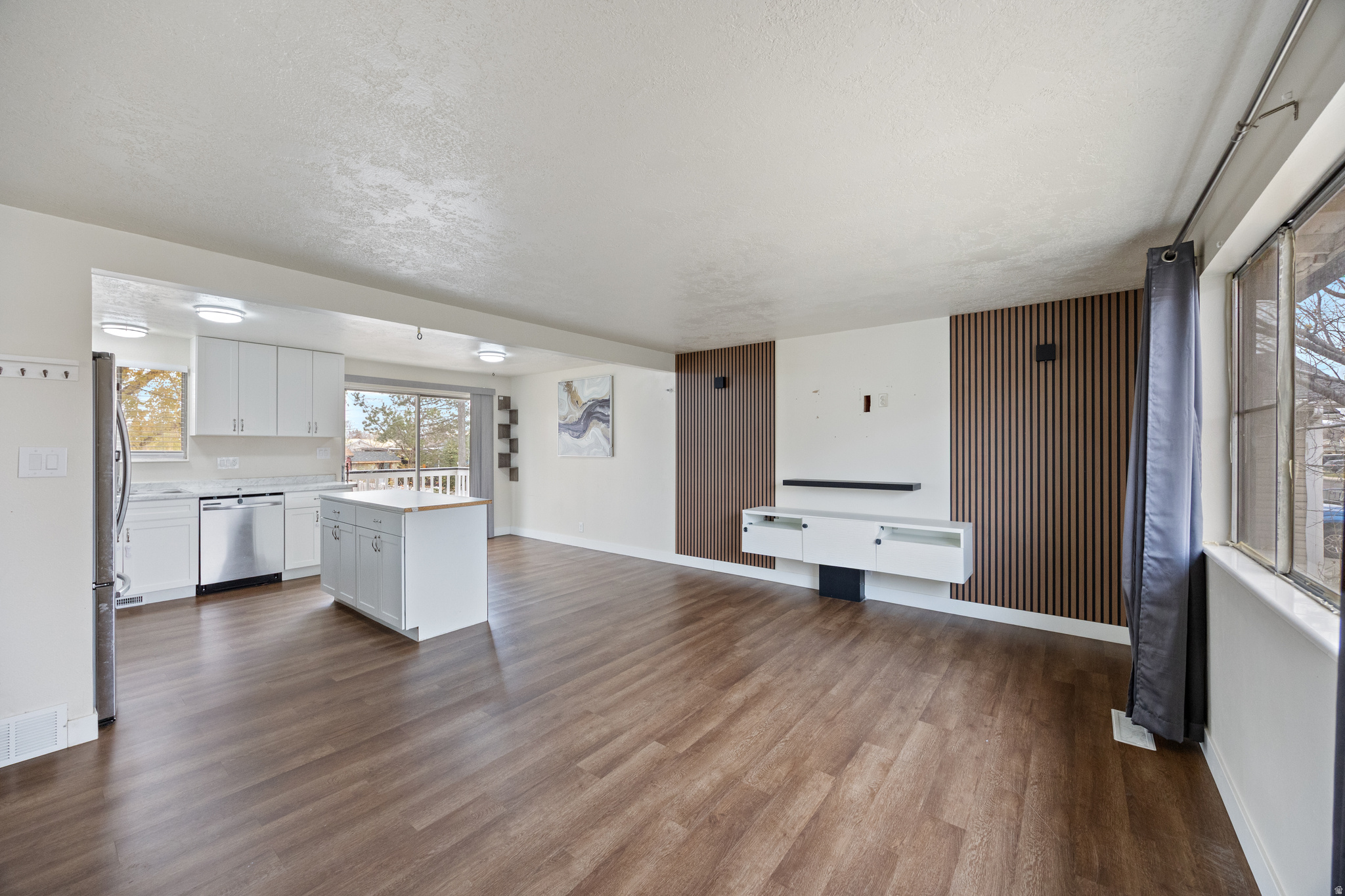 CANYON ROAD - Residential