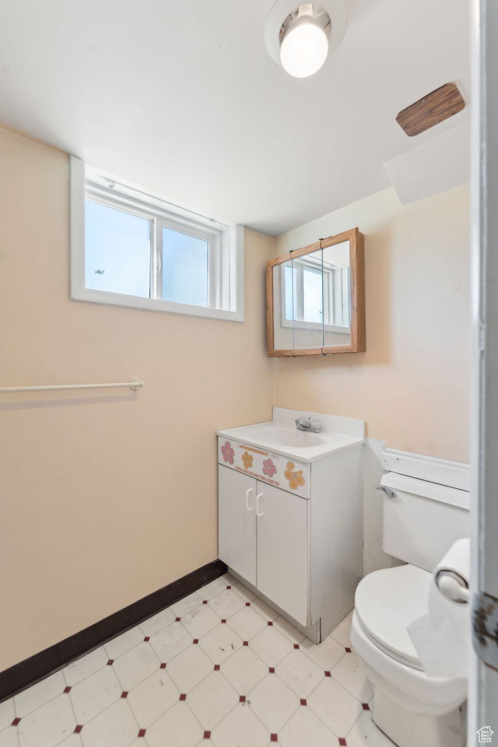 Midvale, Utah 84047, United States, 6 Bedrooms Bedrooms, ,3 BathroomsBathrooms,Residential,Pending,122513