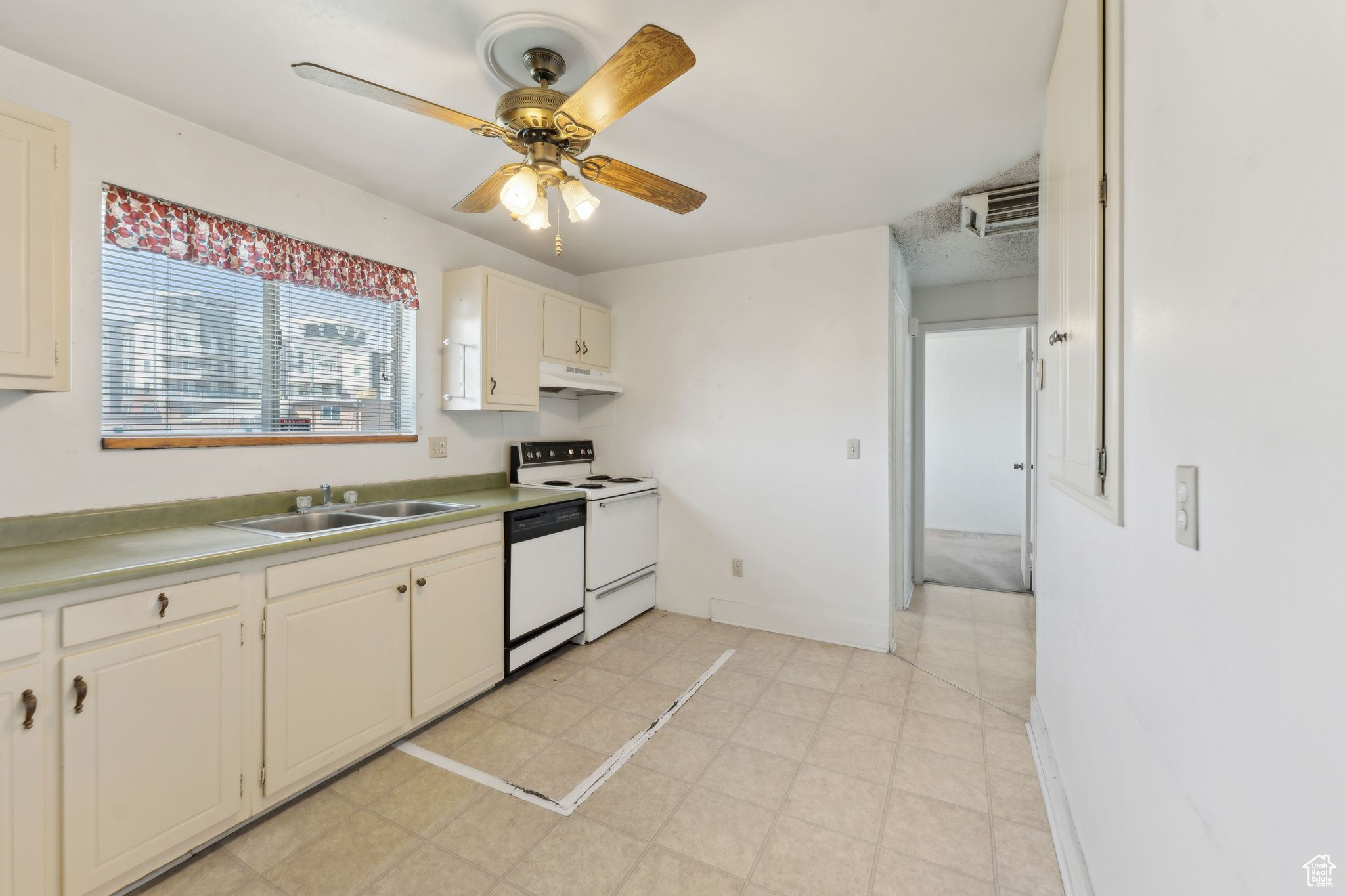 Midvale, Utah 84047, United States, 6 Bedrooms Bedrooms, ,3 BathroomsBathrooms,Residential,Pending,122513