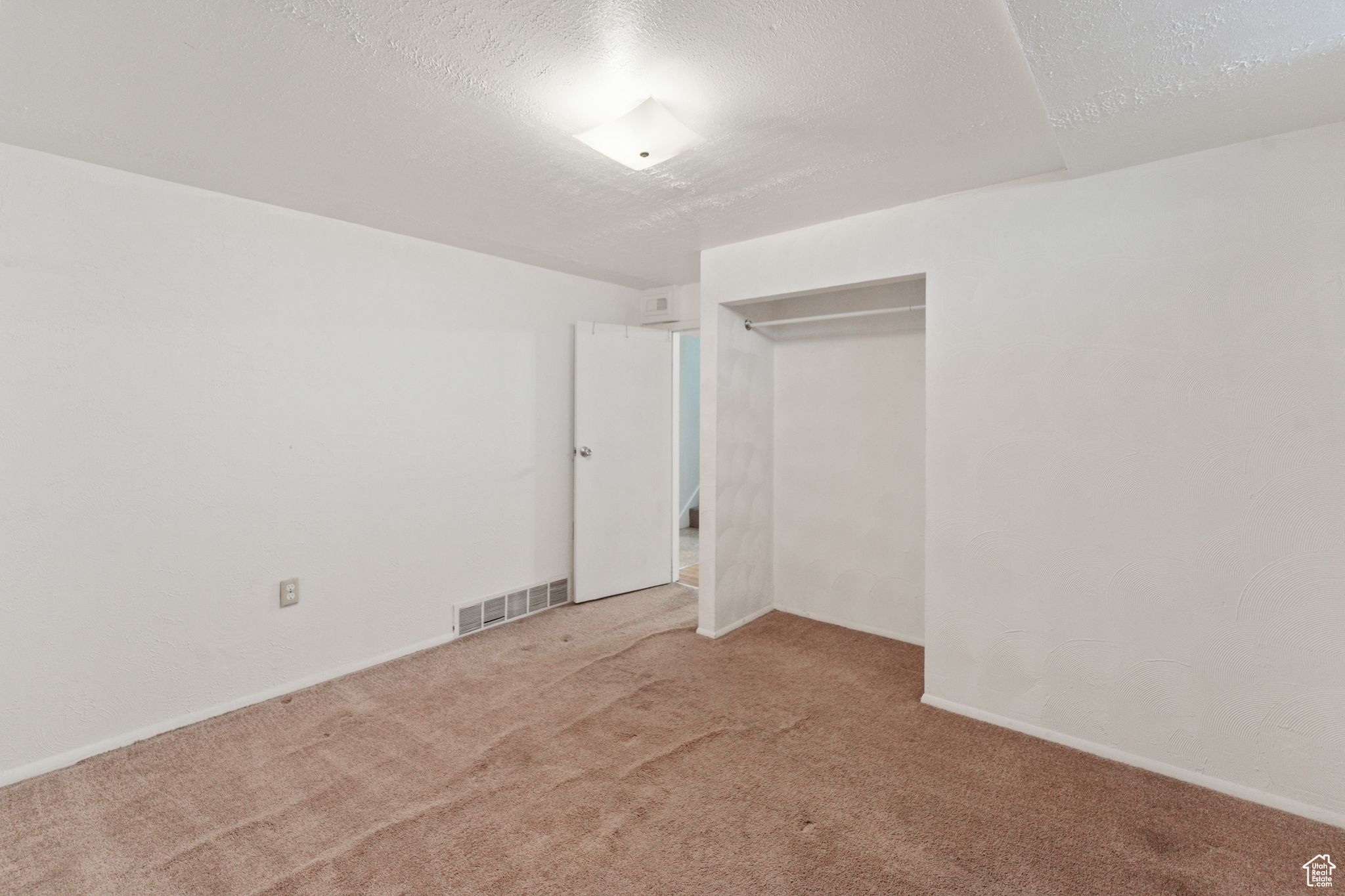 Midvale, Utah 84047, United States, 6 Bedrooms Bedrooms, ,3 BathroomsBathrooms,Residential,Pending,122513