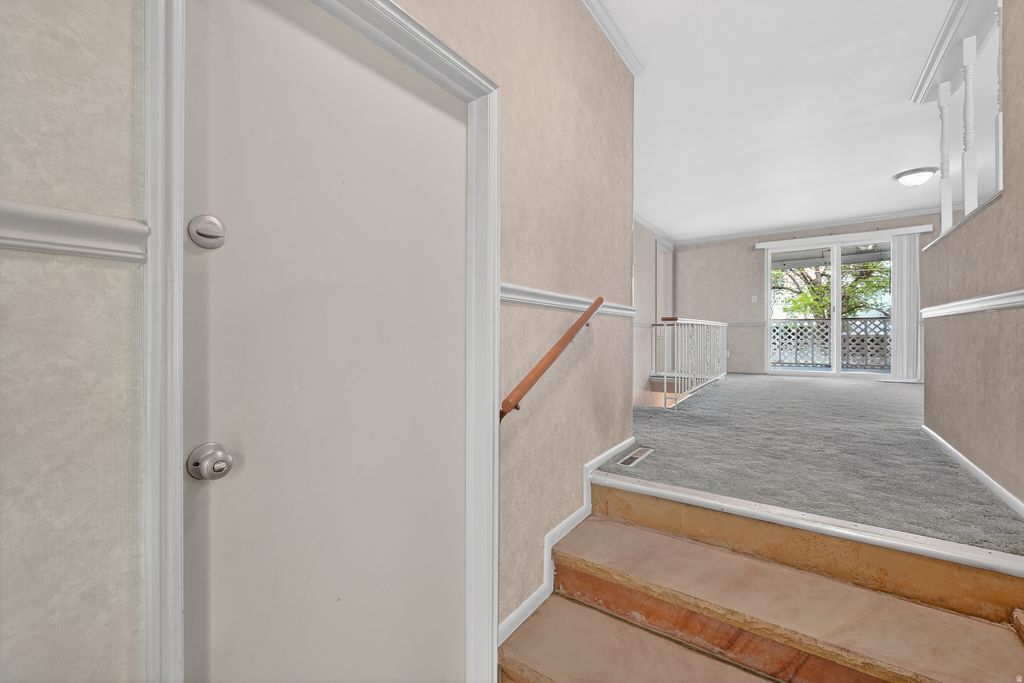 Photo of 1562 W 4505 S, Taylorsville, UT 84123 (MLS # 2147910)