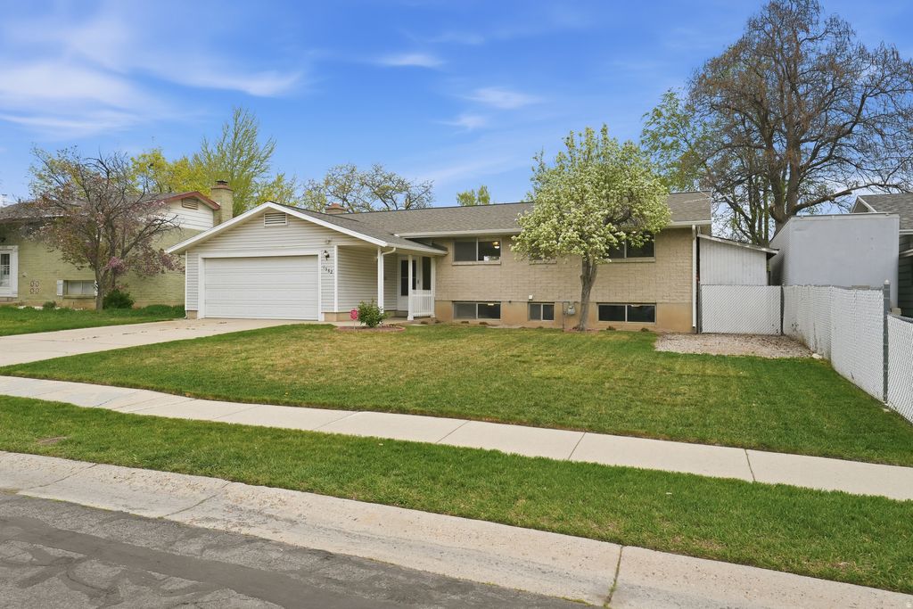 Photo of 1562 W 4505 S, Taylorsville, UT 84123 (MLS # 2147910)
