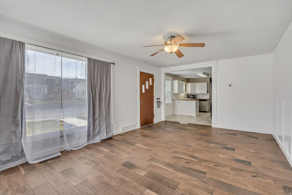 Photo of 135 N MAIN ST, Pleasant Grove, UT 84062 (MLS # 2144075)