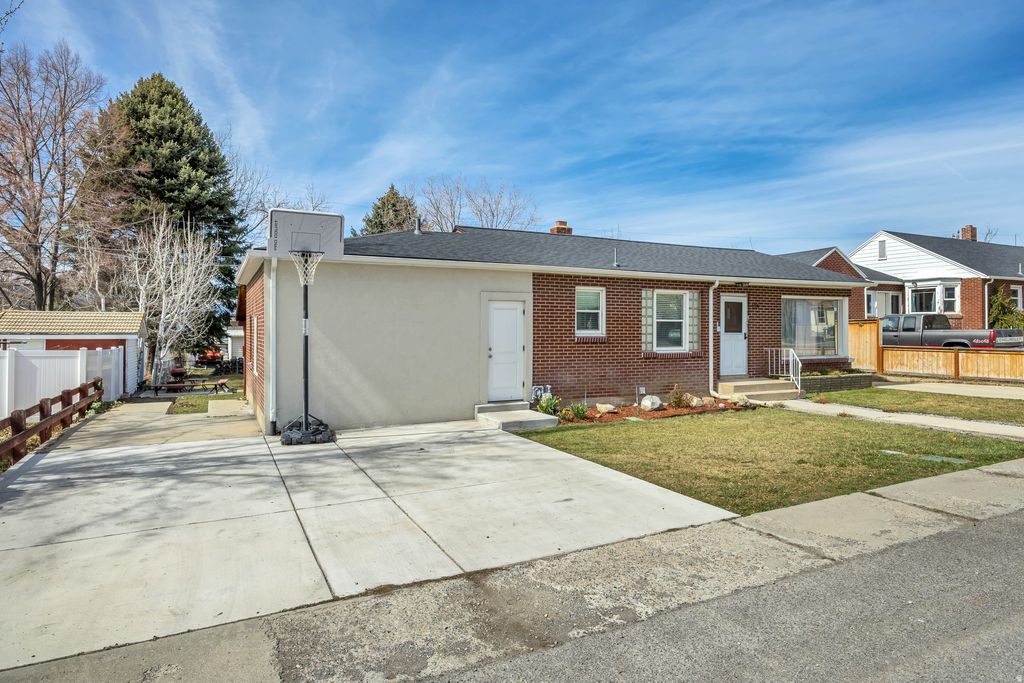 Photo of 135 N MAIN ST, Pleasant Grove, UT 84062 (MLS # 2144075)