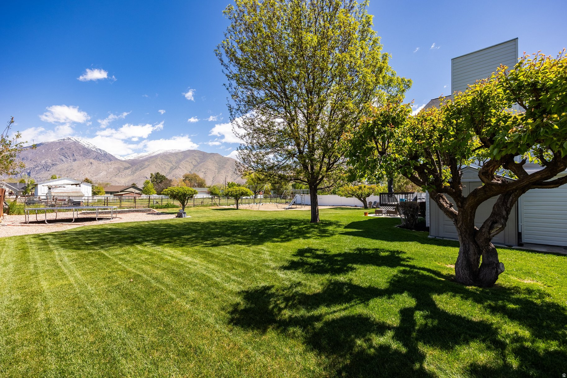 MAPLE BREEZE - Residential