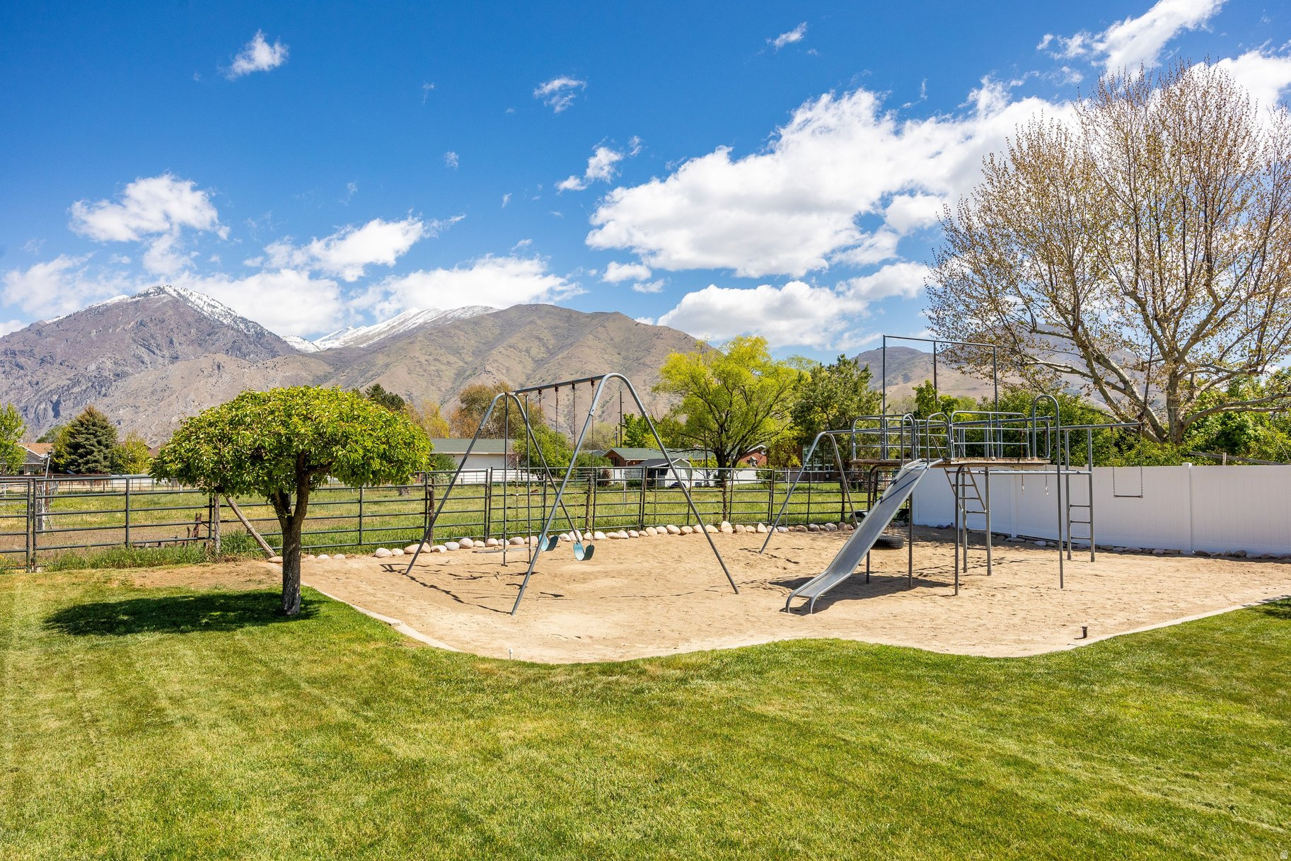 MAPLE BREEZE - Residential