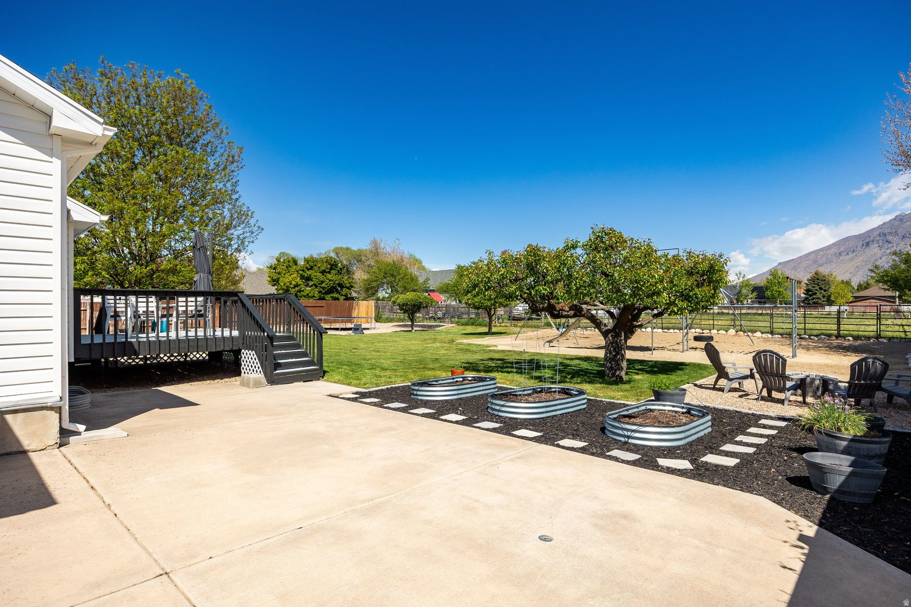 MAPLE BREEZE - Residential