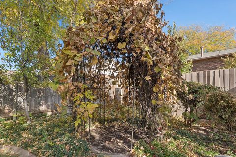 Tiny photo for 664 N 300 E, Kaysville, UT 84037 (MLS # 2121047)
