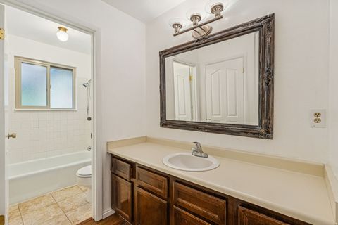 Tiny photo for 664 N 300 E, Kaysville, UT 84037 (MLS # 2121047)
