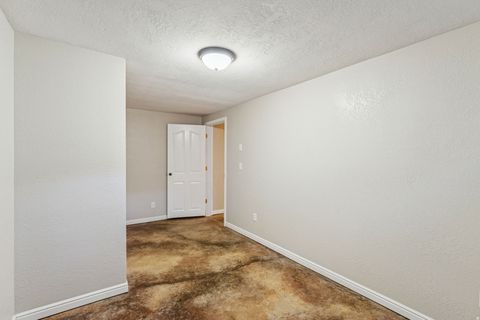 Tiny photo for 664 N 300 E, Kaysville, UT 84037 (MLS # 2121047)