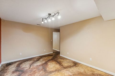 Tiny photo for 664 N 300 E, Kaysville, UT 84037 (MLS # 2121047)