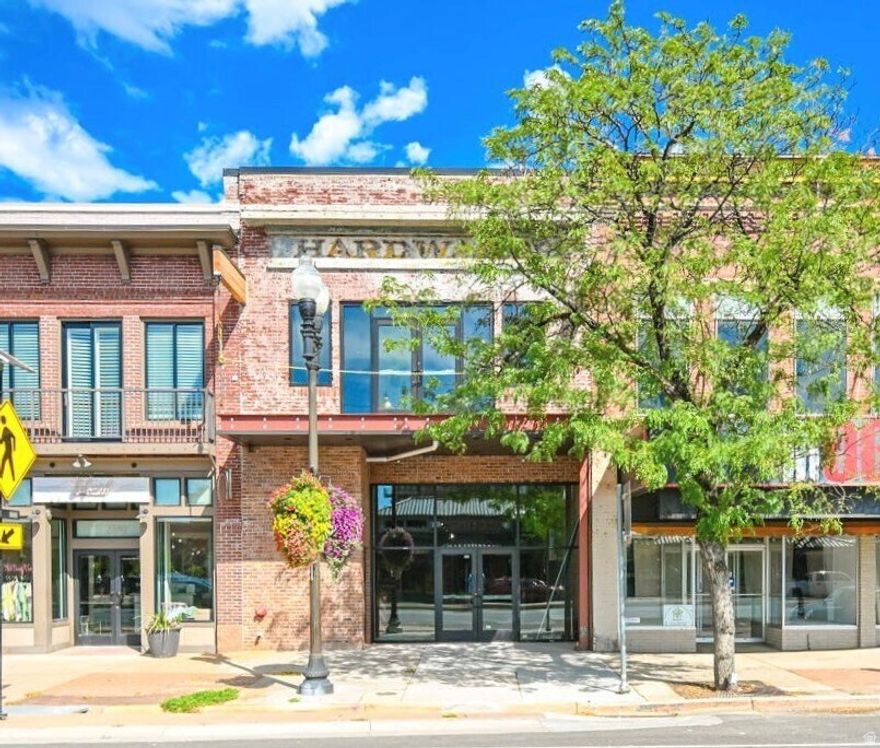 Highlights: Urban/Retail Restaurant Space, Downtown, Ogden/Conveniently Located, Fiber Internet, Flexible Terms, Public Transportation Accessible, Historical Renovation/Arts District