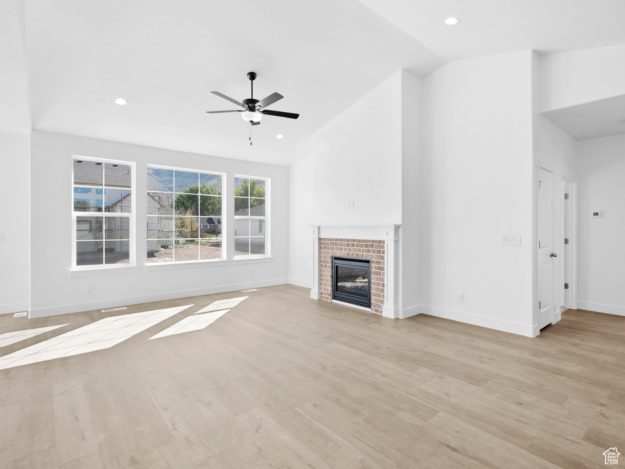 BROAD HOLLOW - Residential