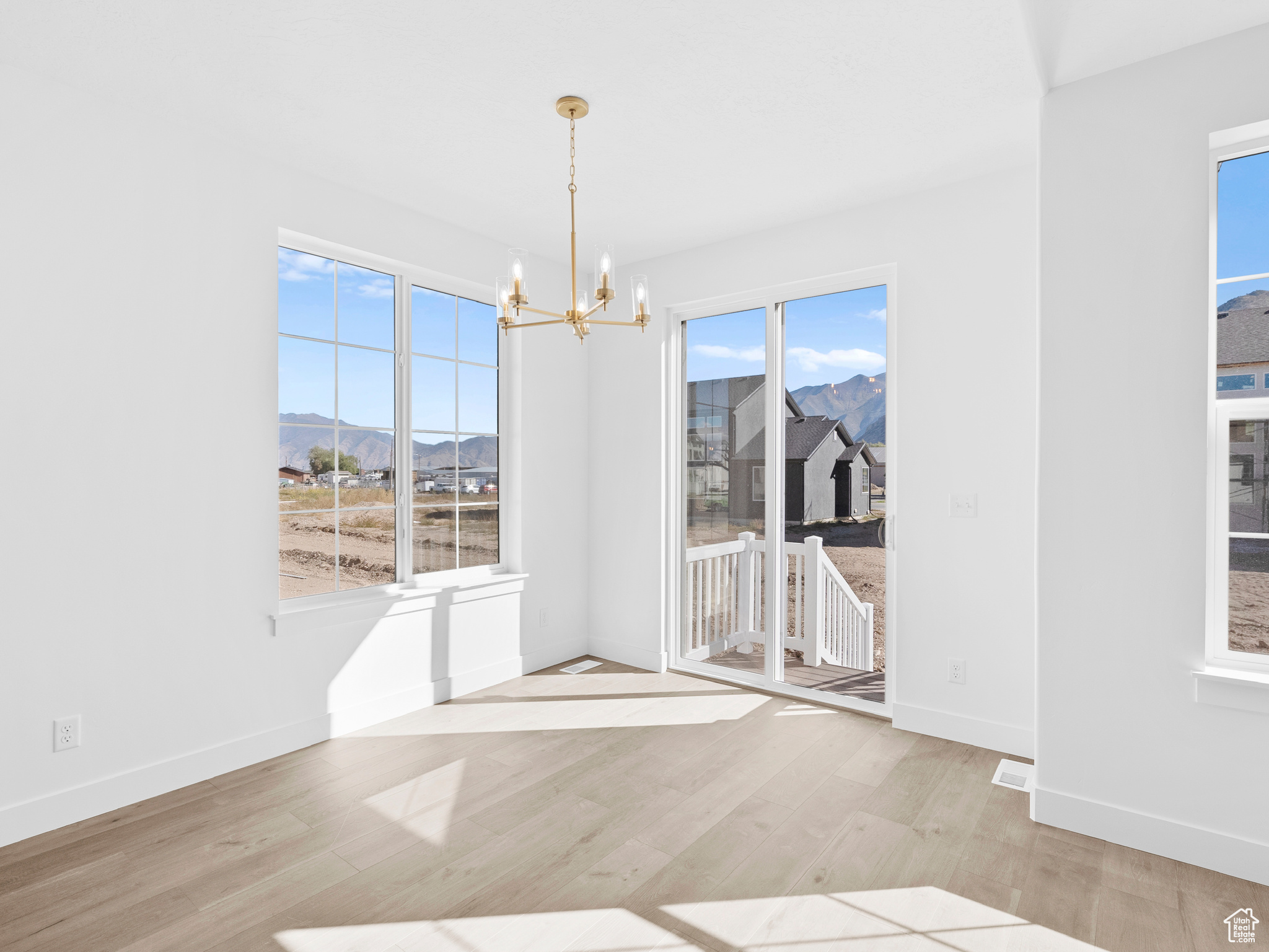 BROAD HOLLOW - Residential