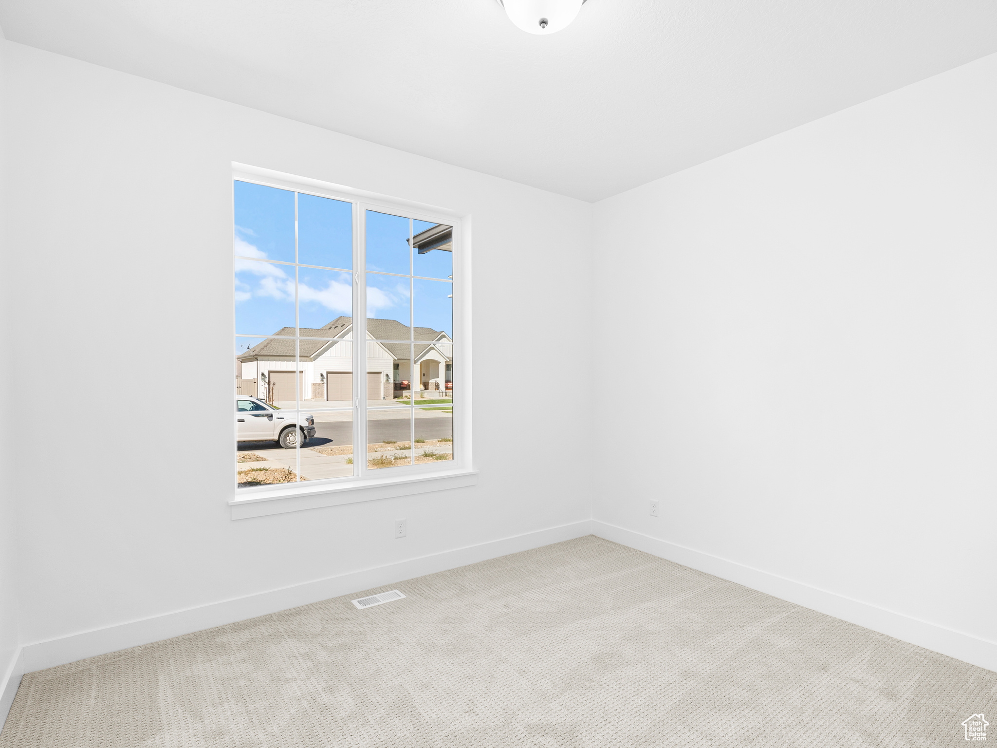 BROAD HOLLOW - Residential