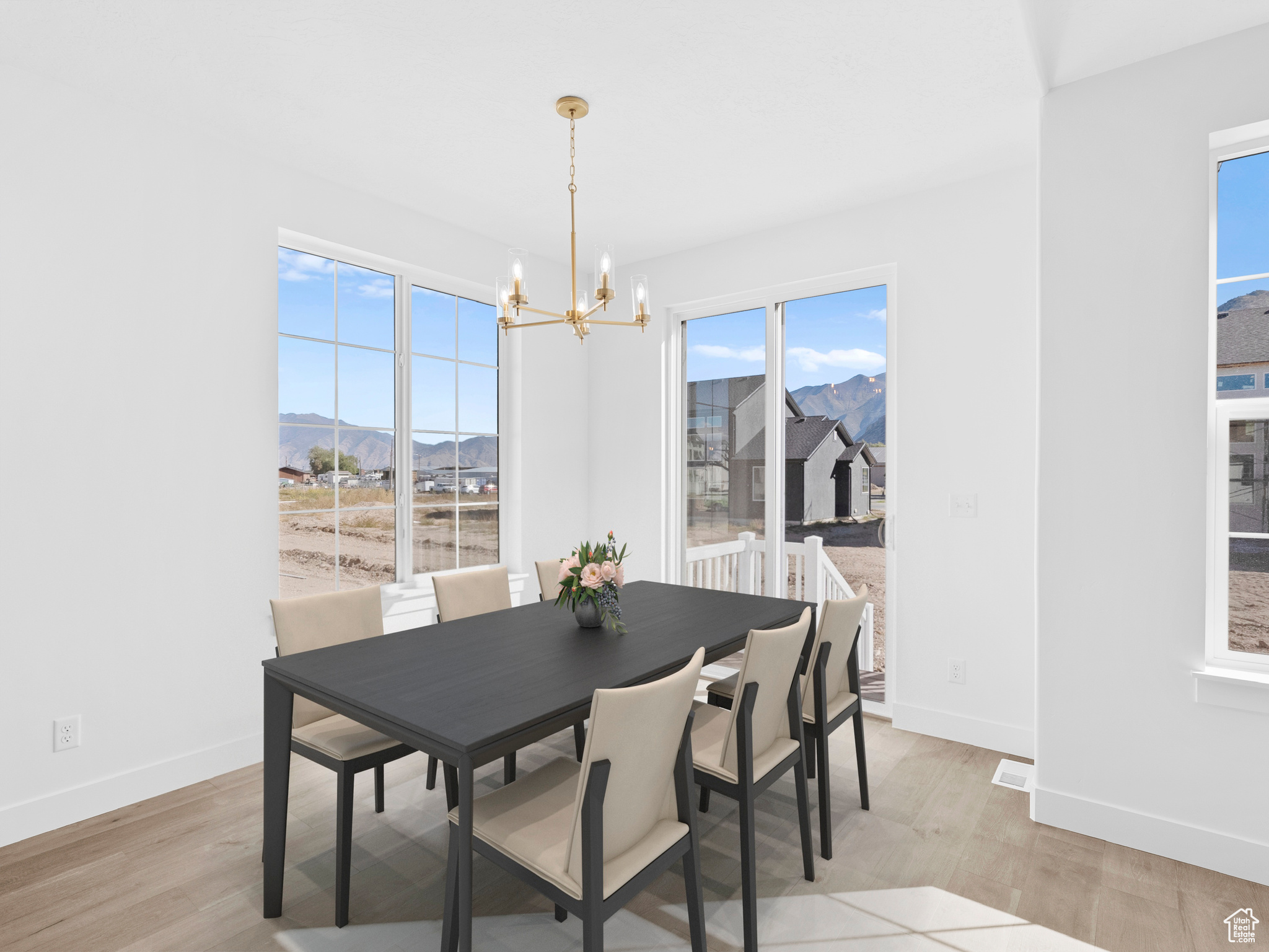 BROAD HOLLOW - Residential