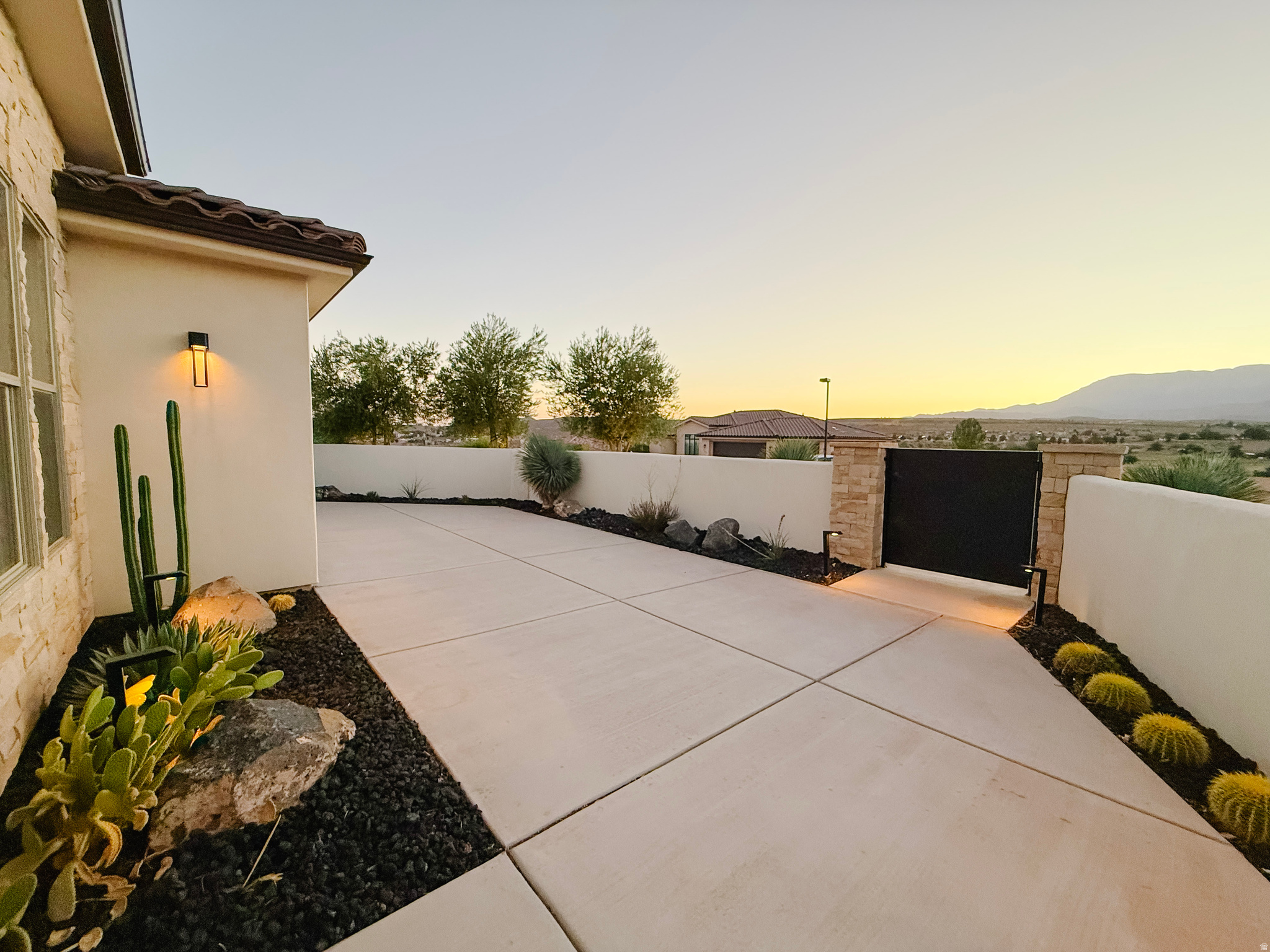 MESA VIEWS AT TRAIL RIDGE ESTATES - Residential