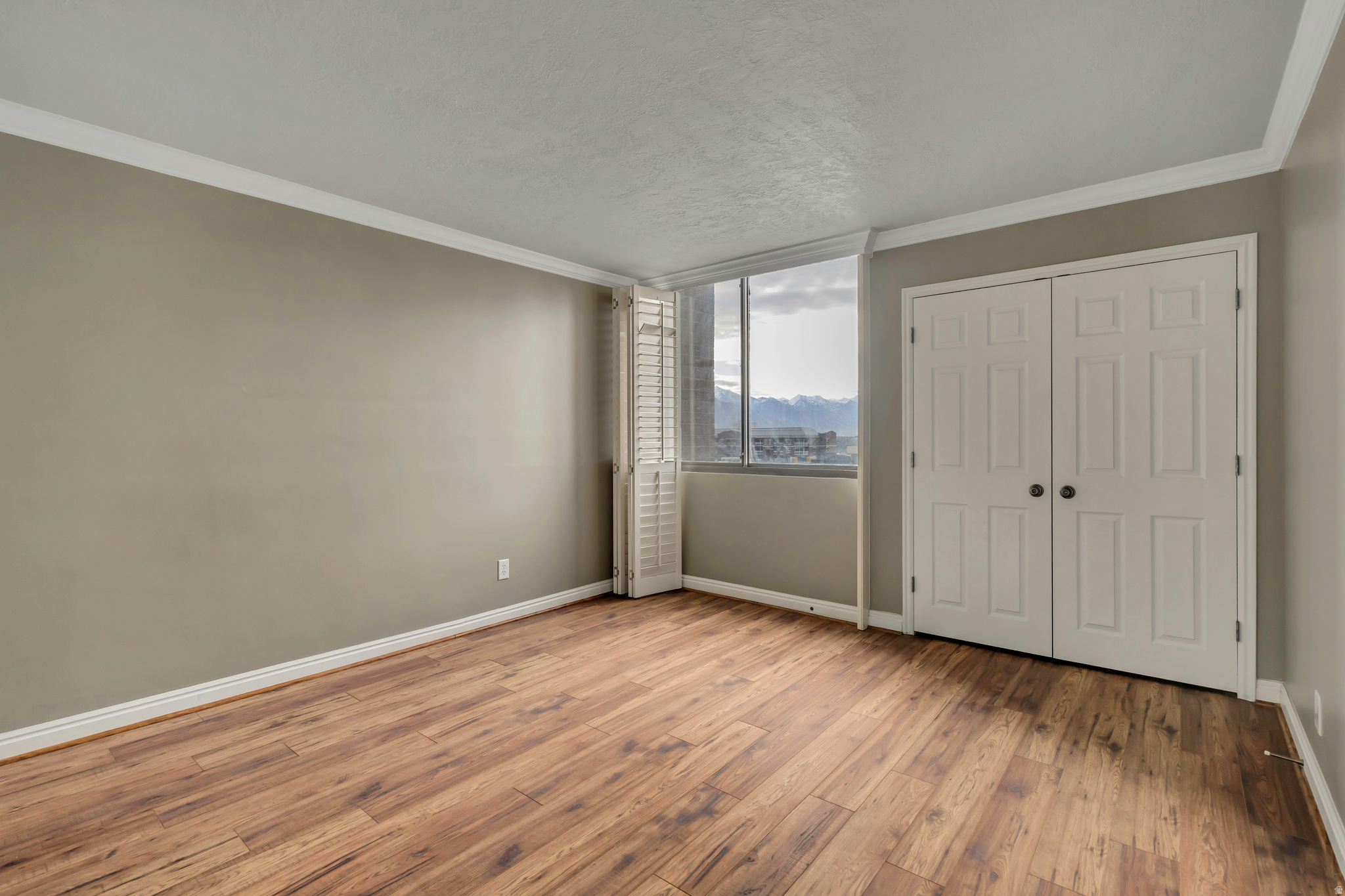 CANYON ROAD TOWERS - Residential