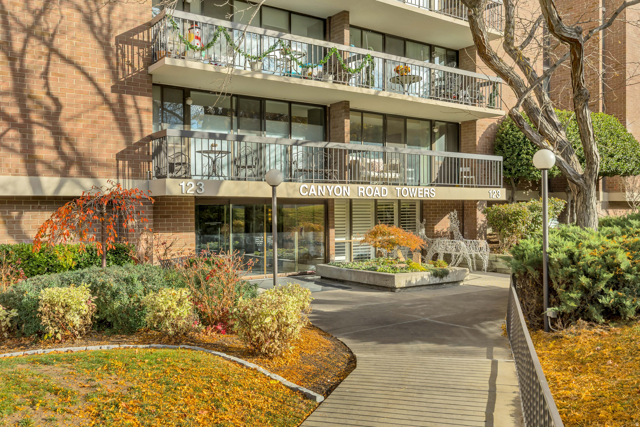 CANYON ROAD TOWERS - Residential