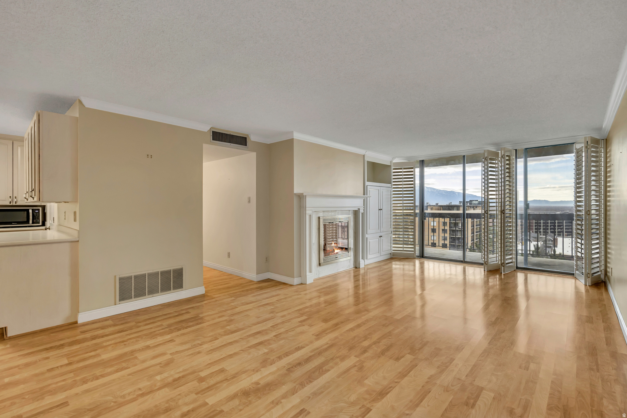 CANYON ROAD TOWERS - Residential