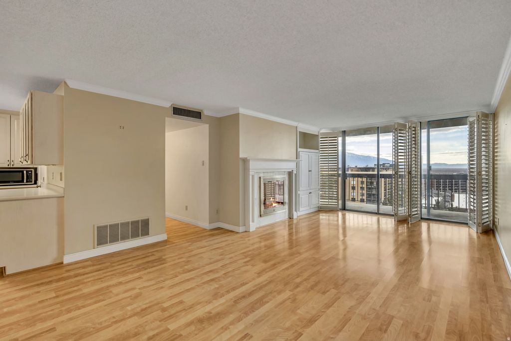 Photo of 123 E SECOND AVE N #1106, Salt Lake City, UT 84103 (MLS # 2124036)