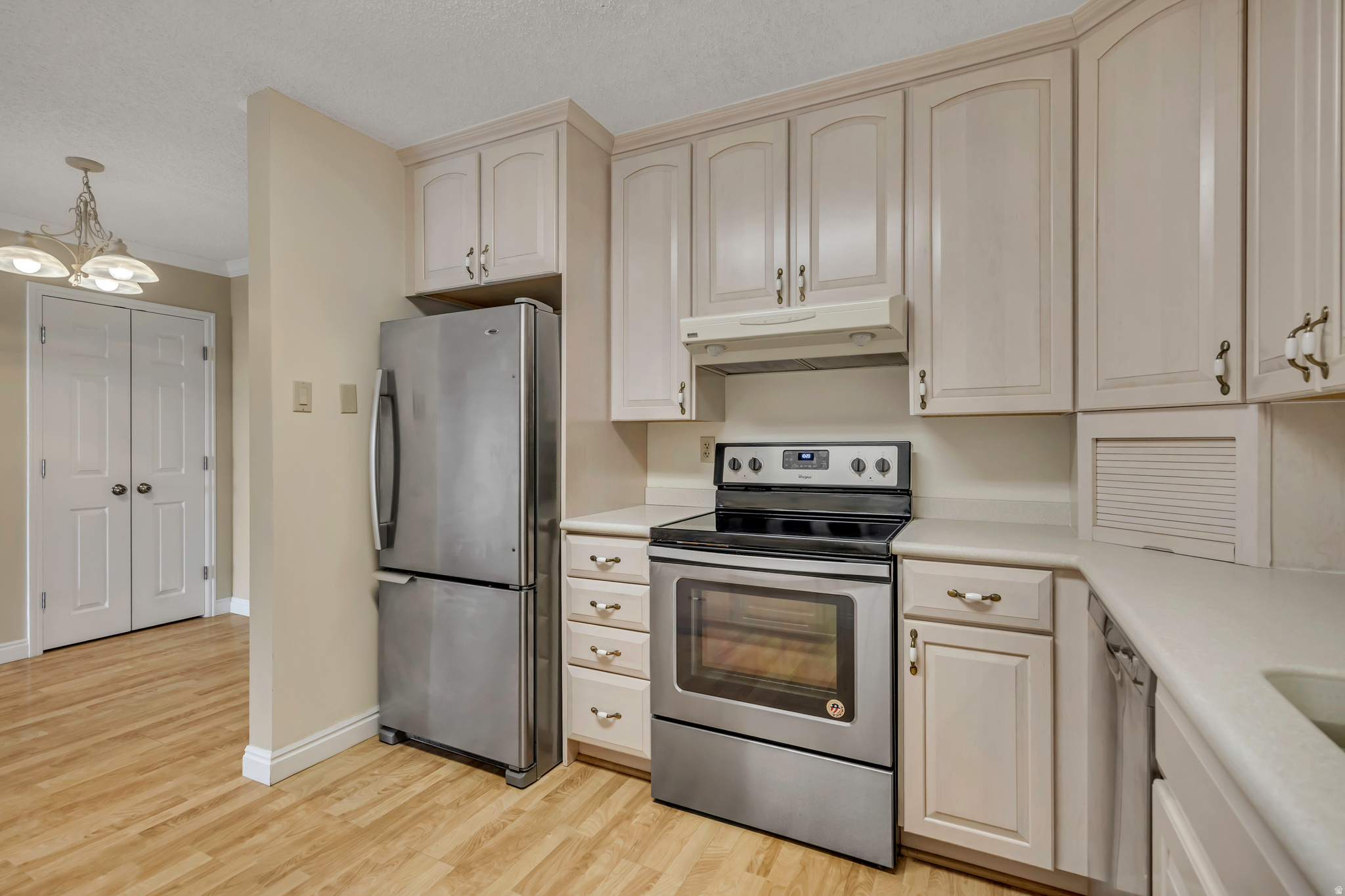 CANYON ROAD TOWERS - Residential