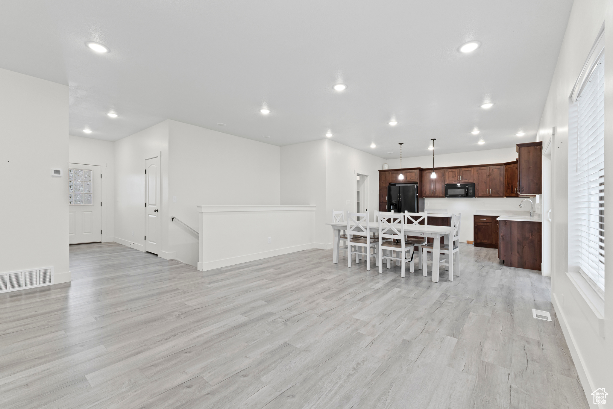 DEER RUN AT WILLAD BAY - Residential