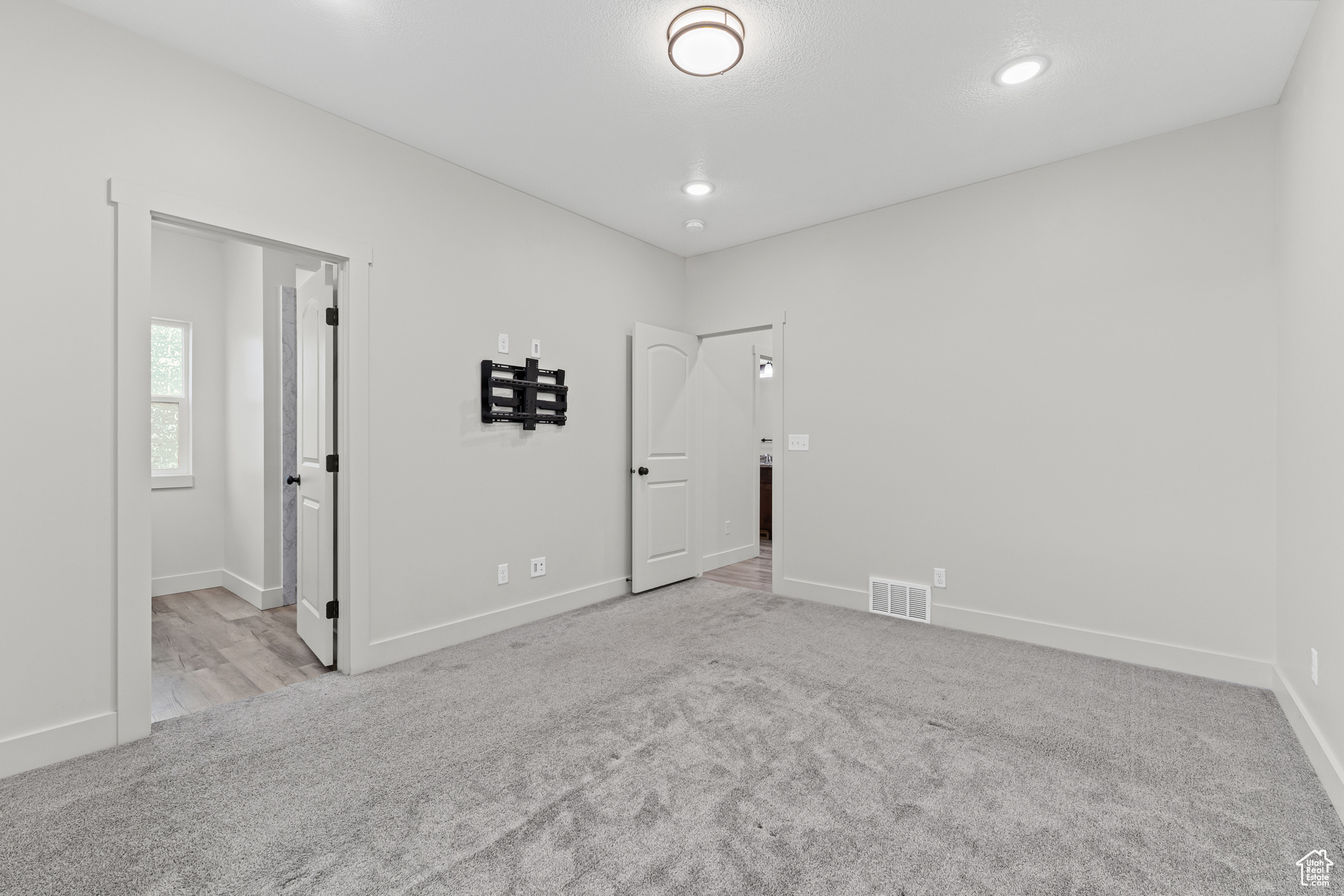 DEER RUN AT WILLAD BAY - Residential