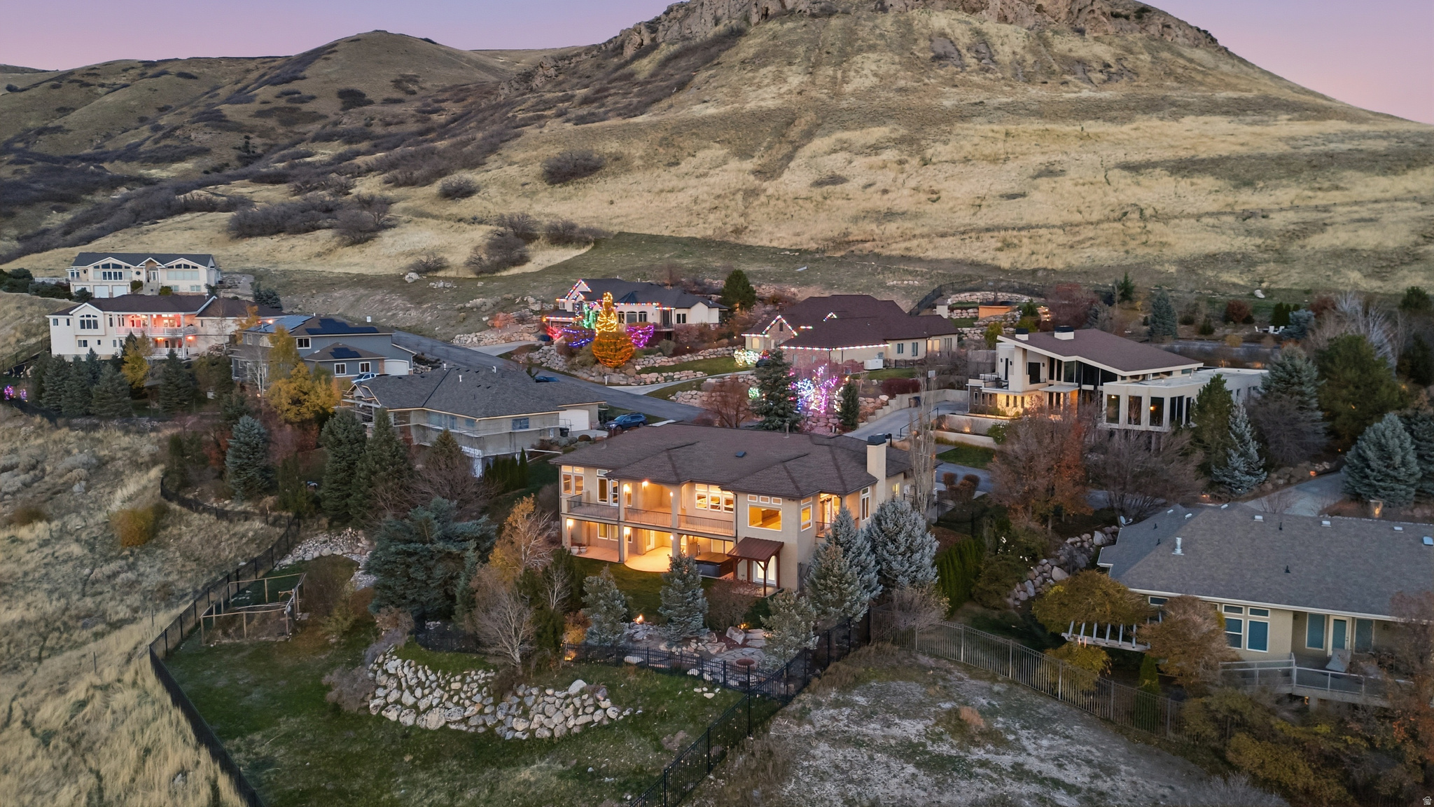 DORCHESTER POINTE - Residential