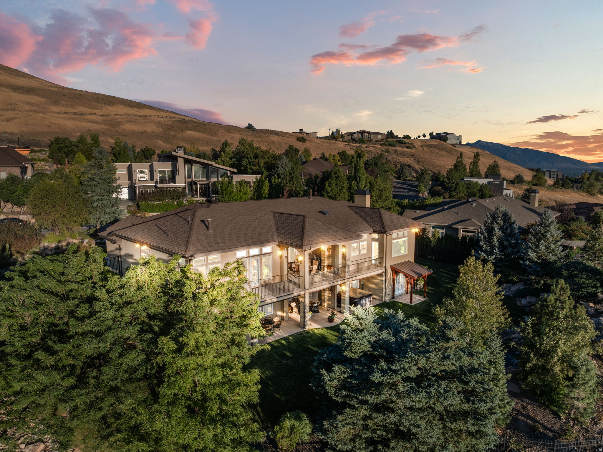 DORCHESTER POINTE - Residential