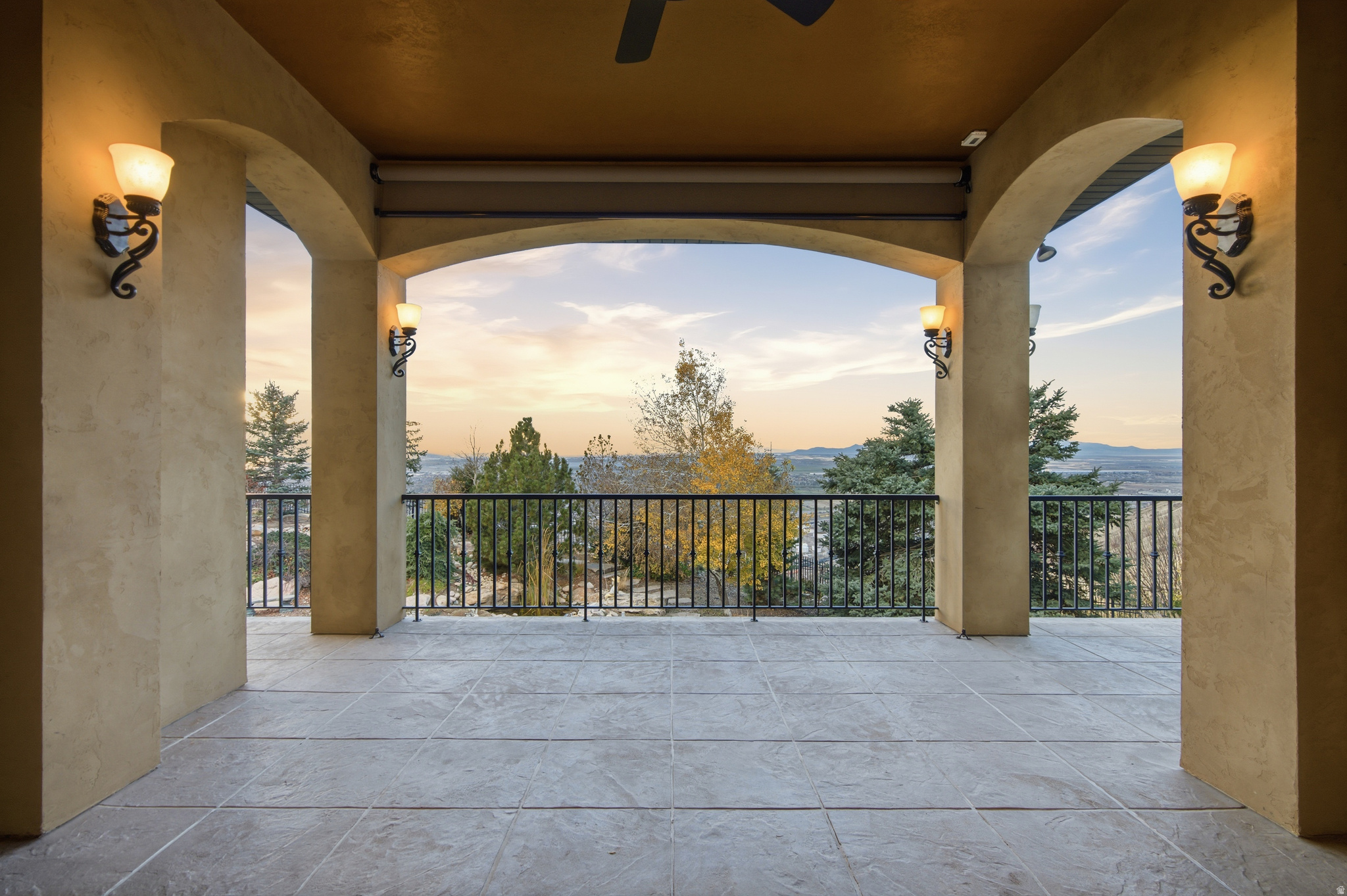 DORCHESTER POINTE - Residential