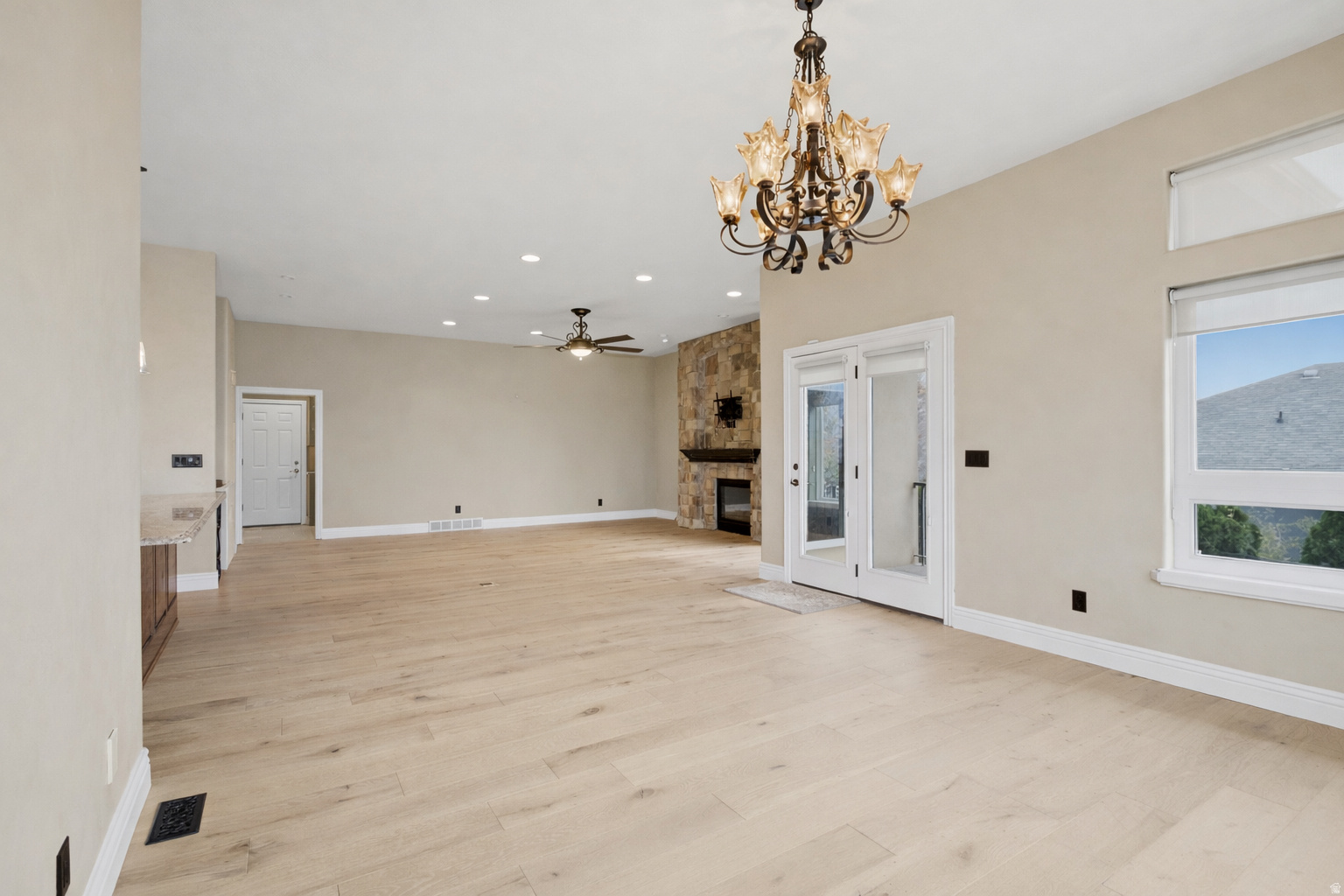 DORCHESTER POINTE - Residential