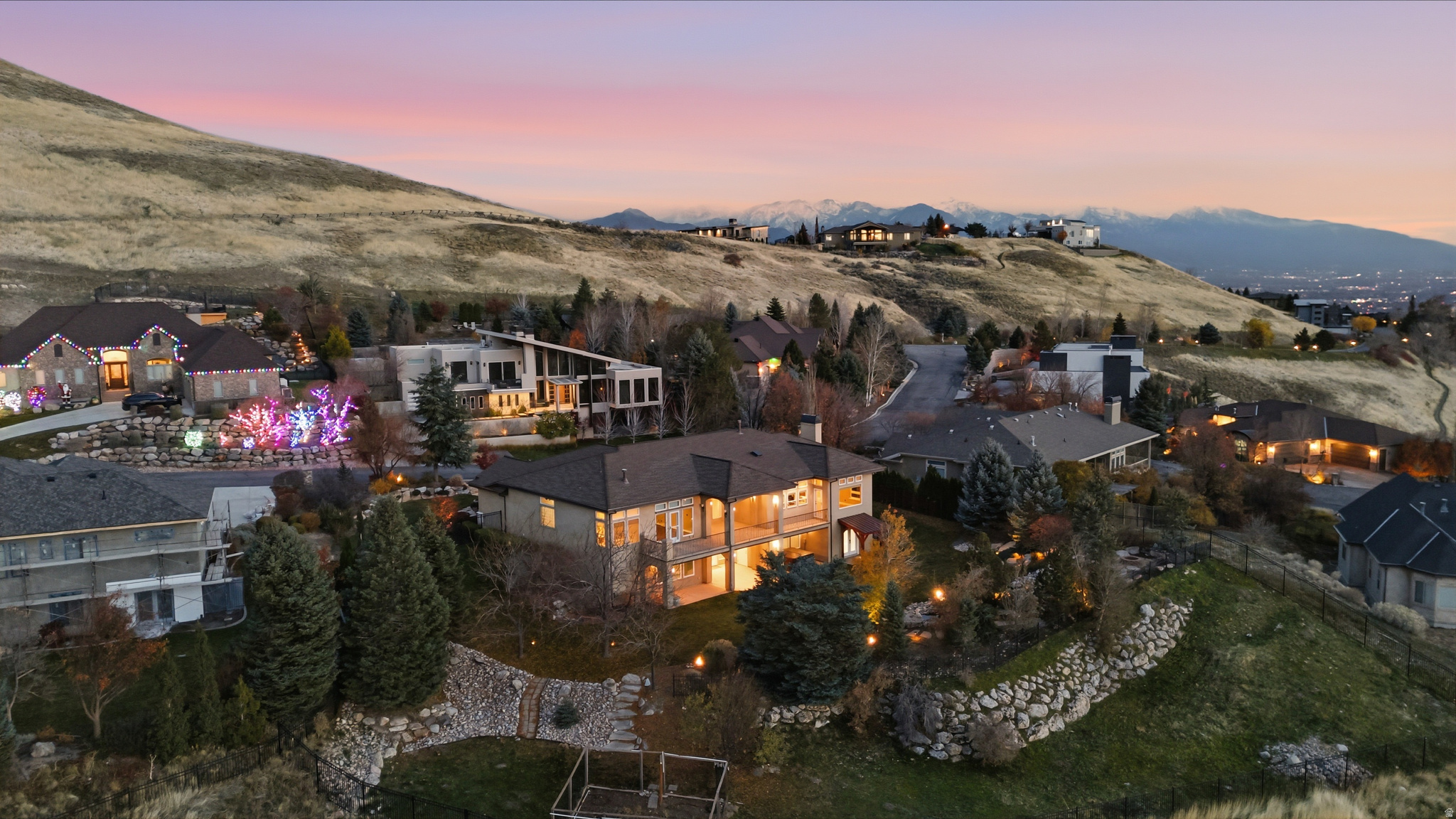 DORCHESTER POINTE - Residential