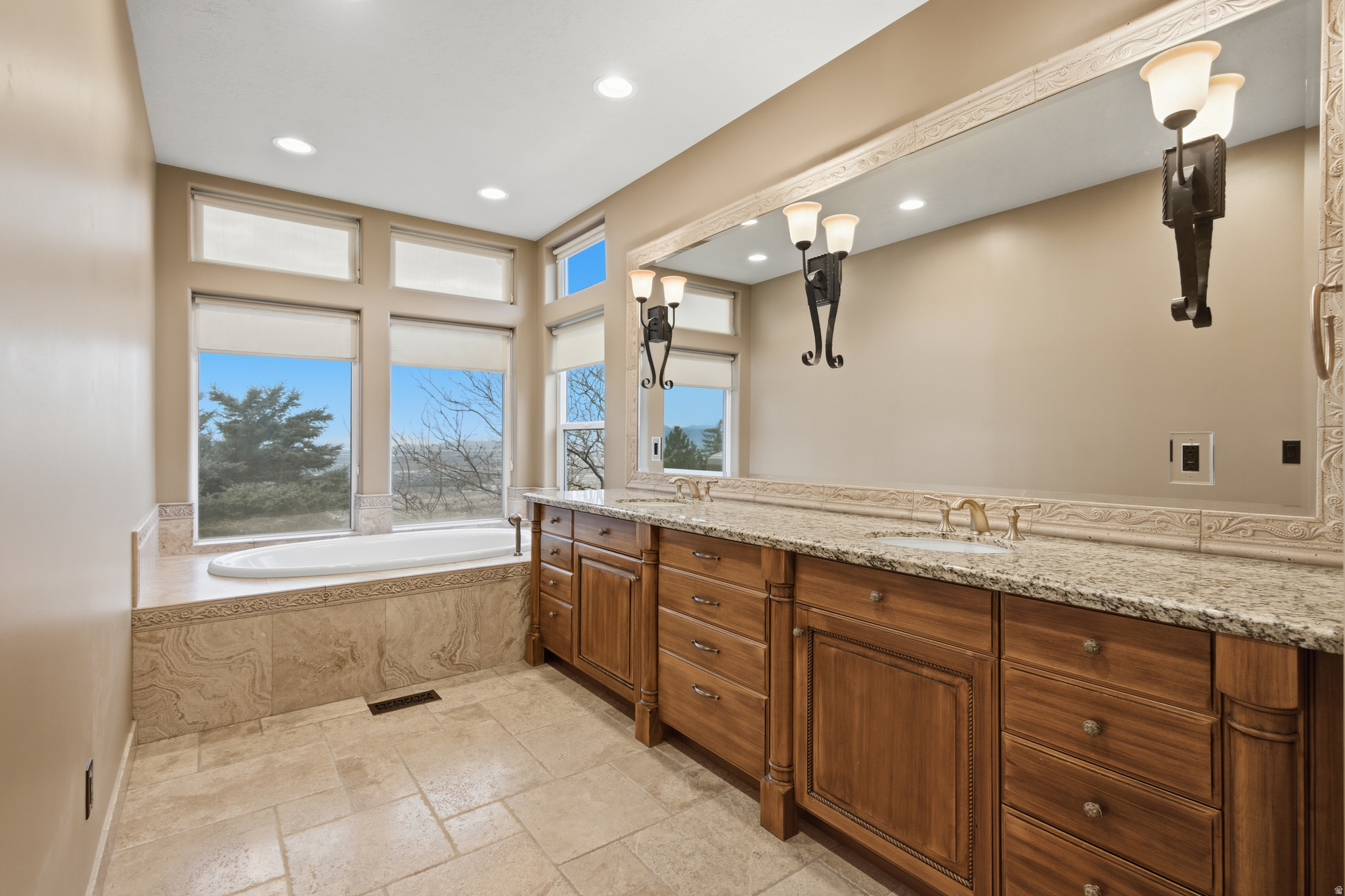 DORCHESTER POINTE - Residential