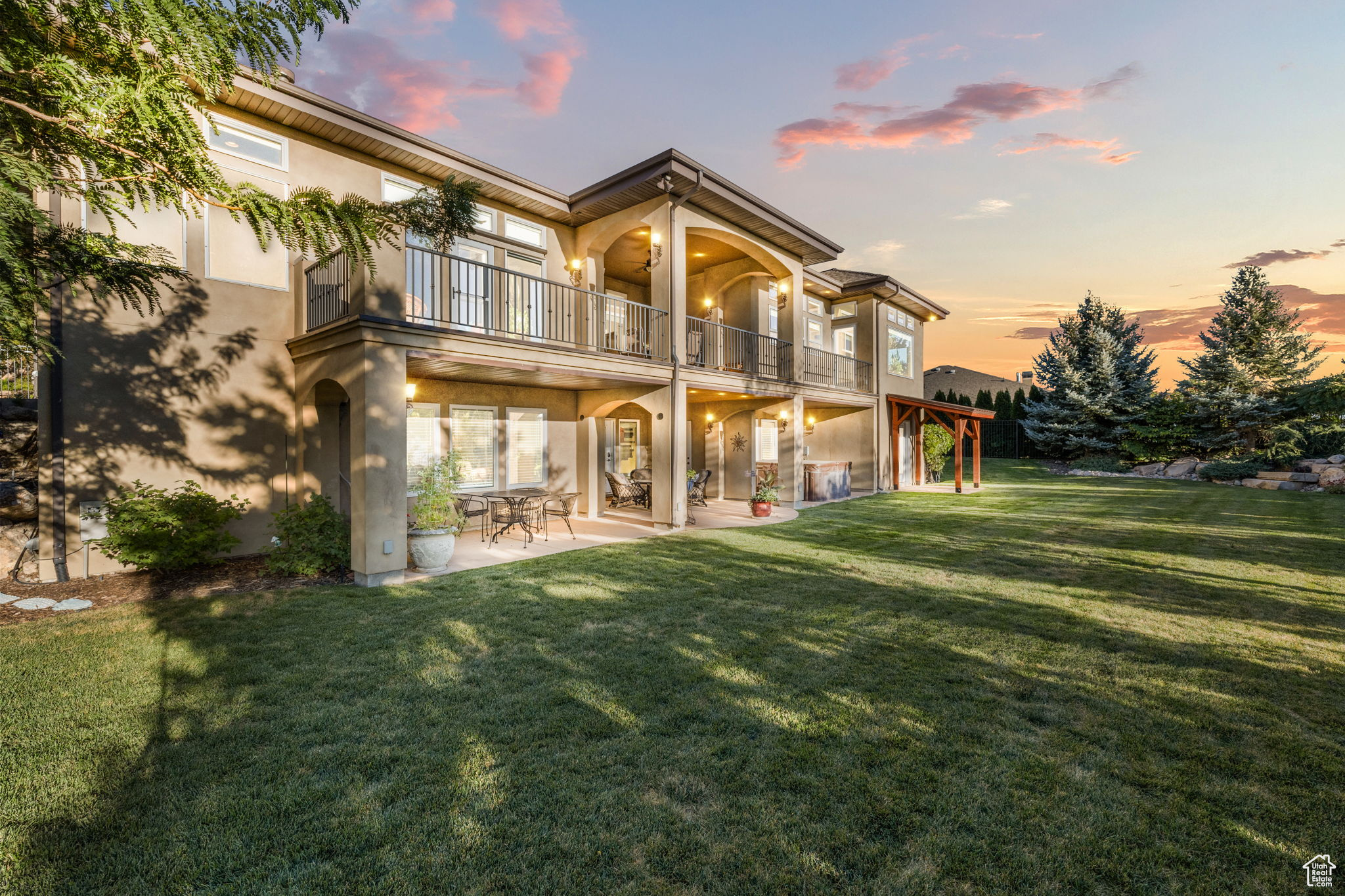 DORCHESTER POINTE - Residential
